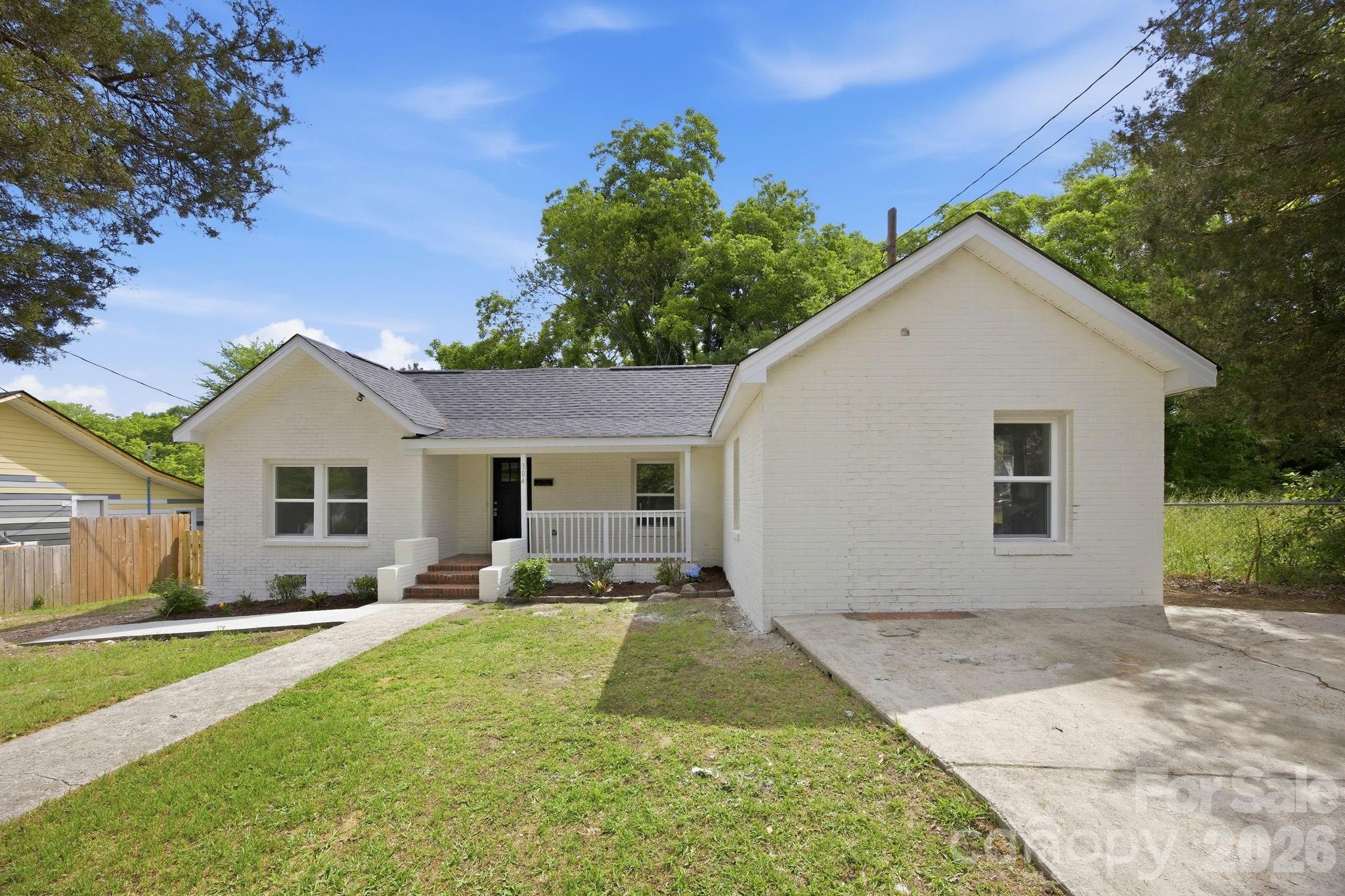 304 Ashford Street Property Photo 3