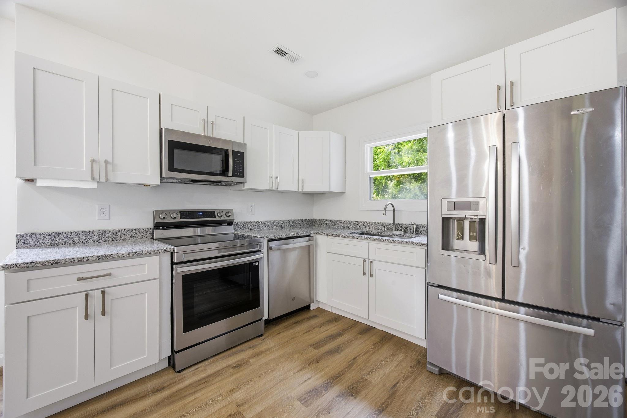 304 Ashford Street Property Photo 4