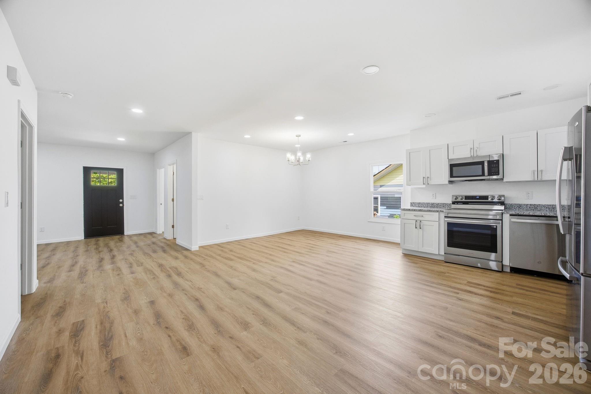 304 Ashford Street Property Photo 8