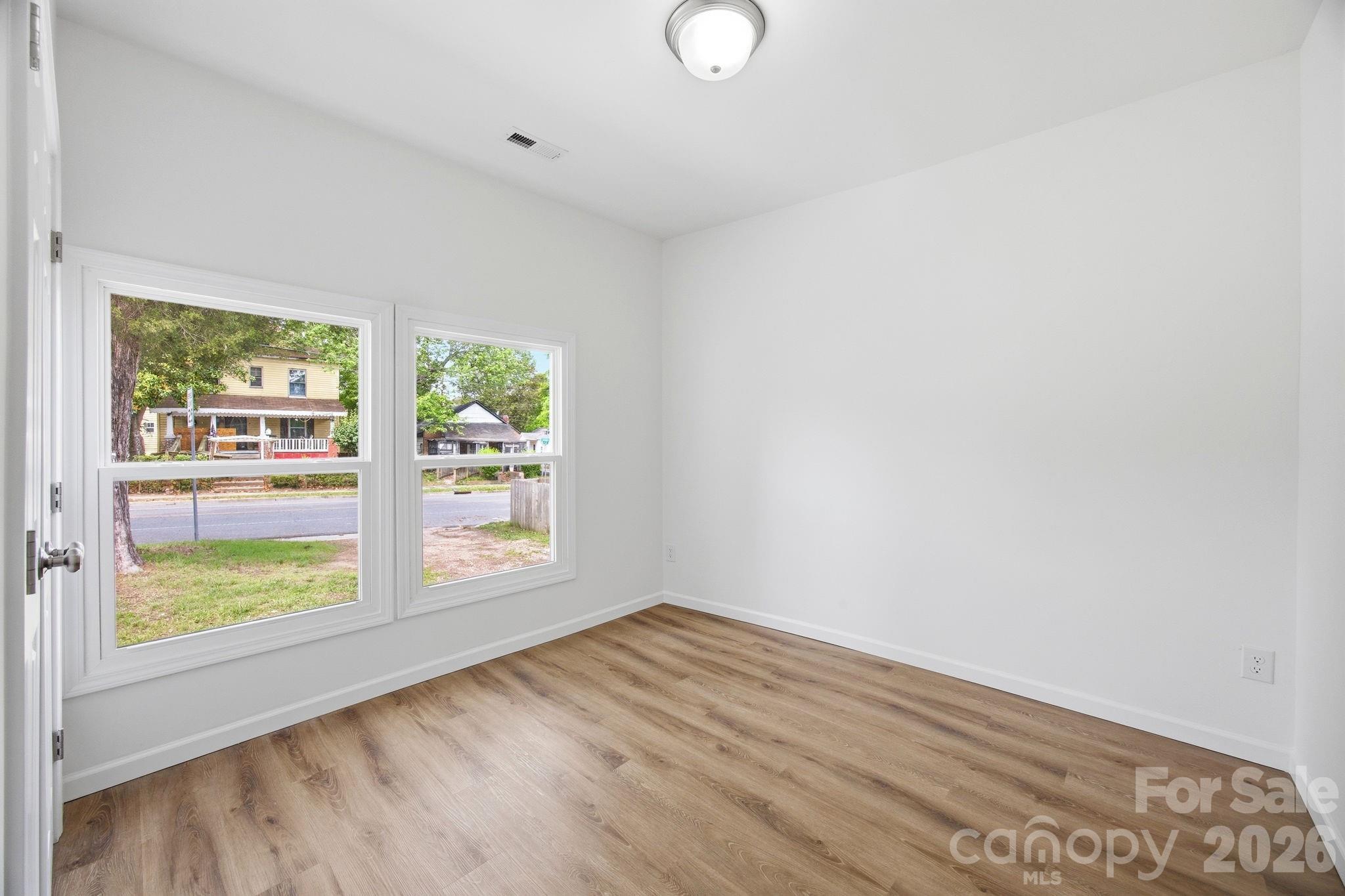 304 Ashford Street Property Photo 13