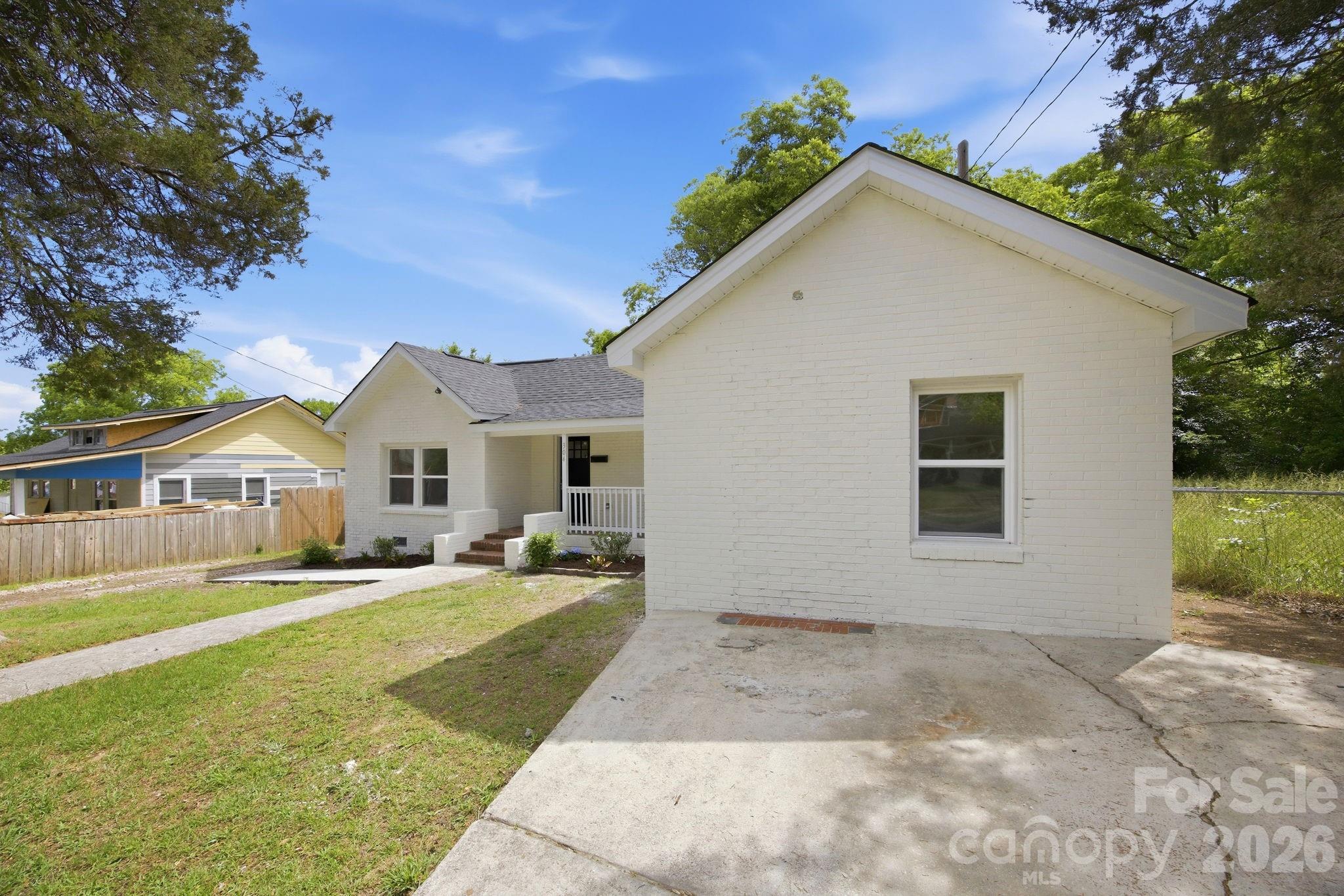 304 Ashford Street Property Photo 23