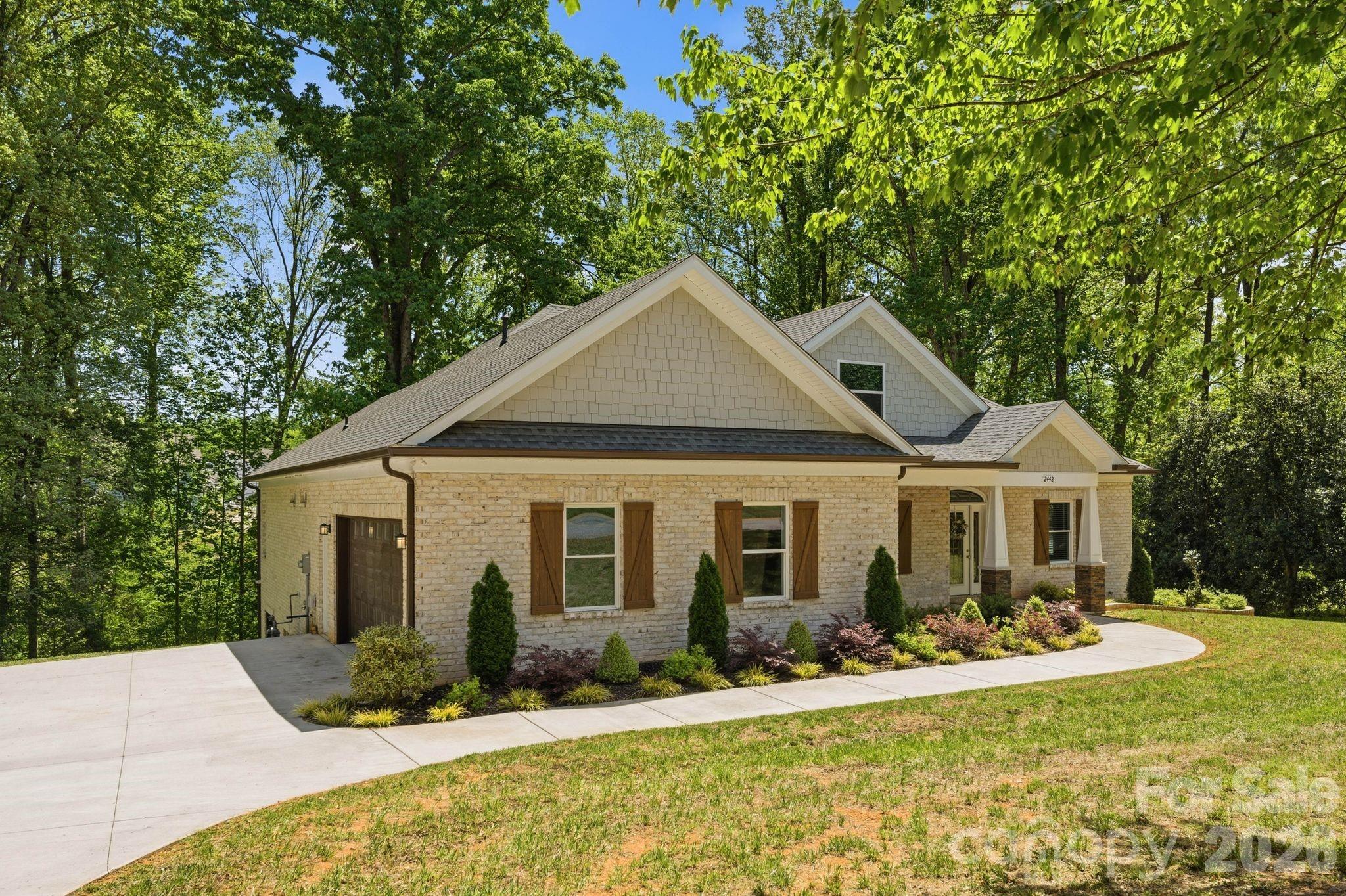 2442 Falcon Lane Property Photo 4