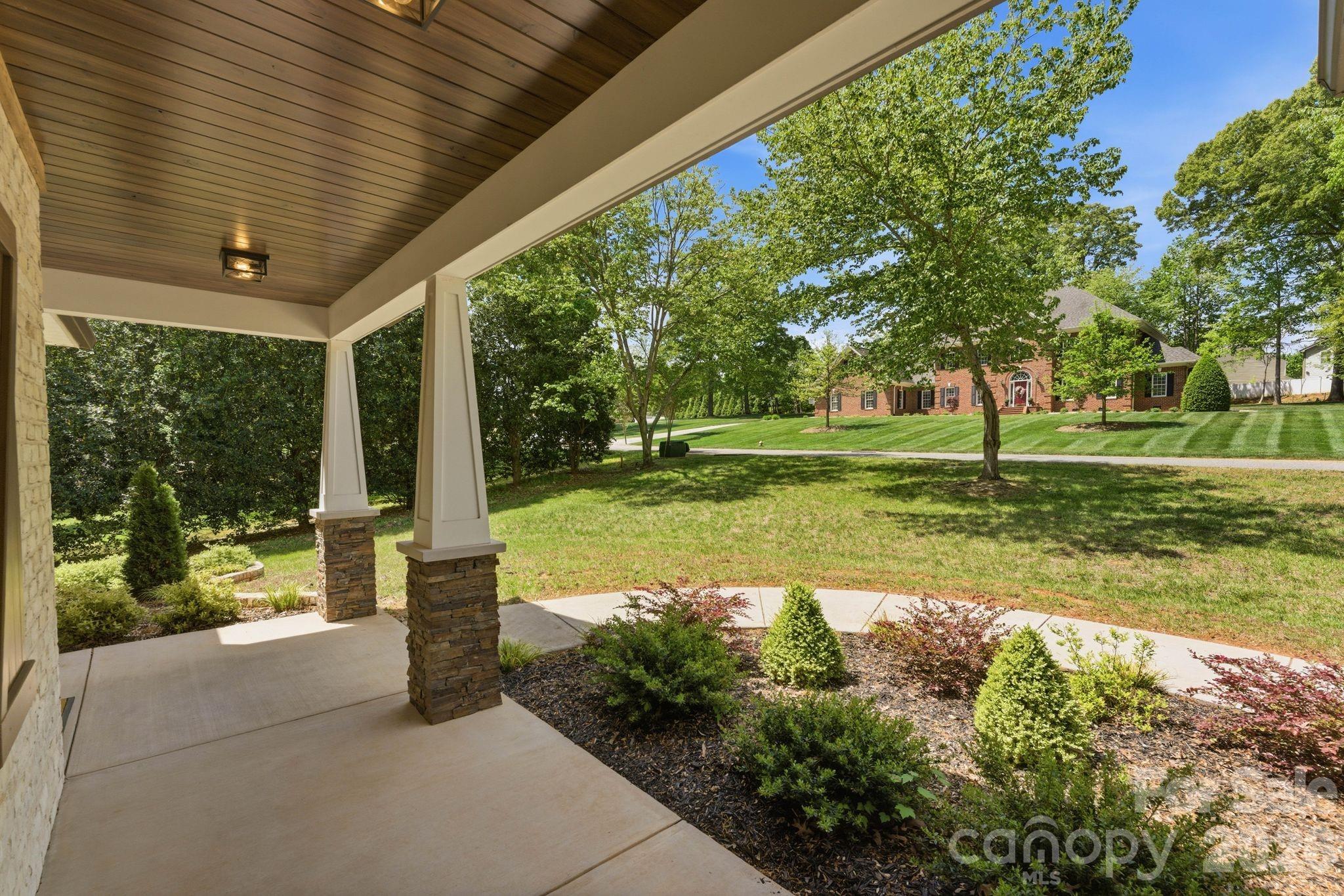 2442 Falcon Lane Property Photo 5