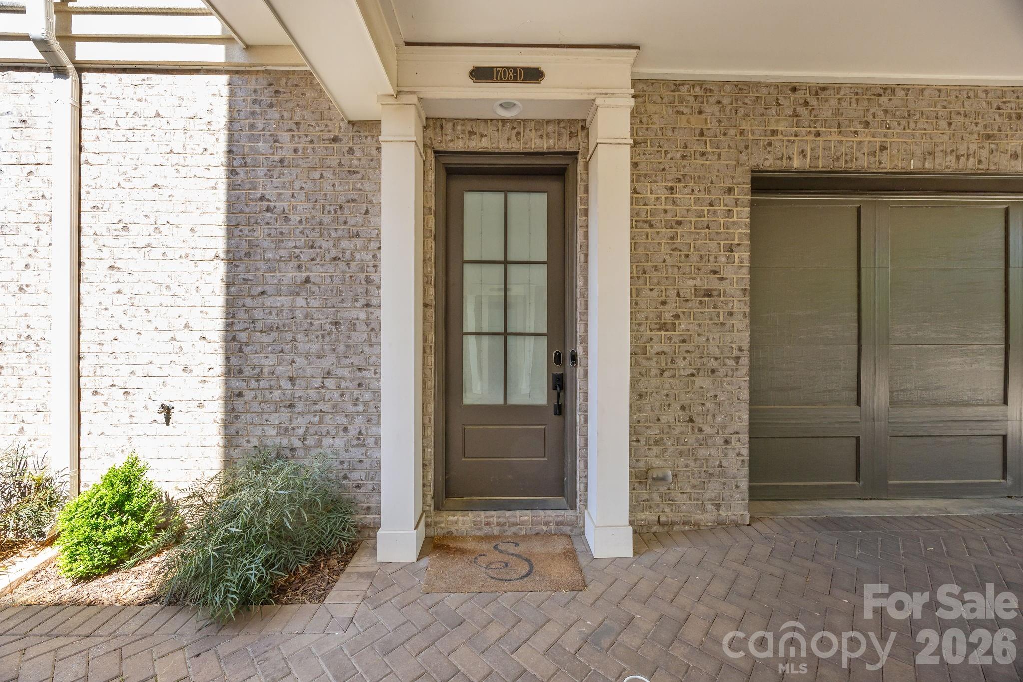 1708 Lombardy Circle D Property Photo 1