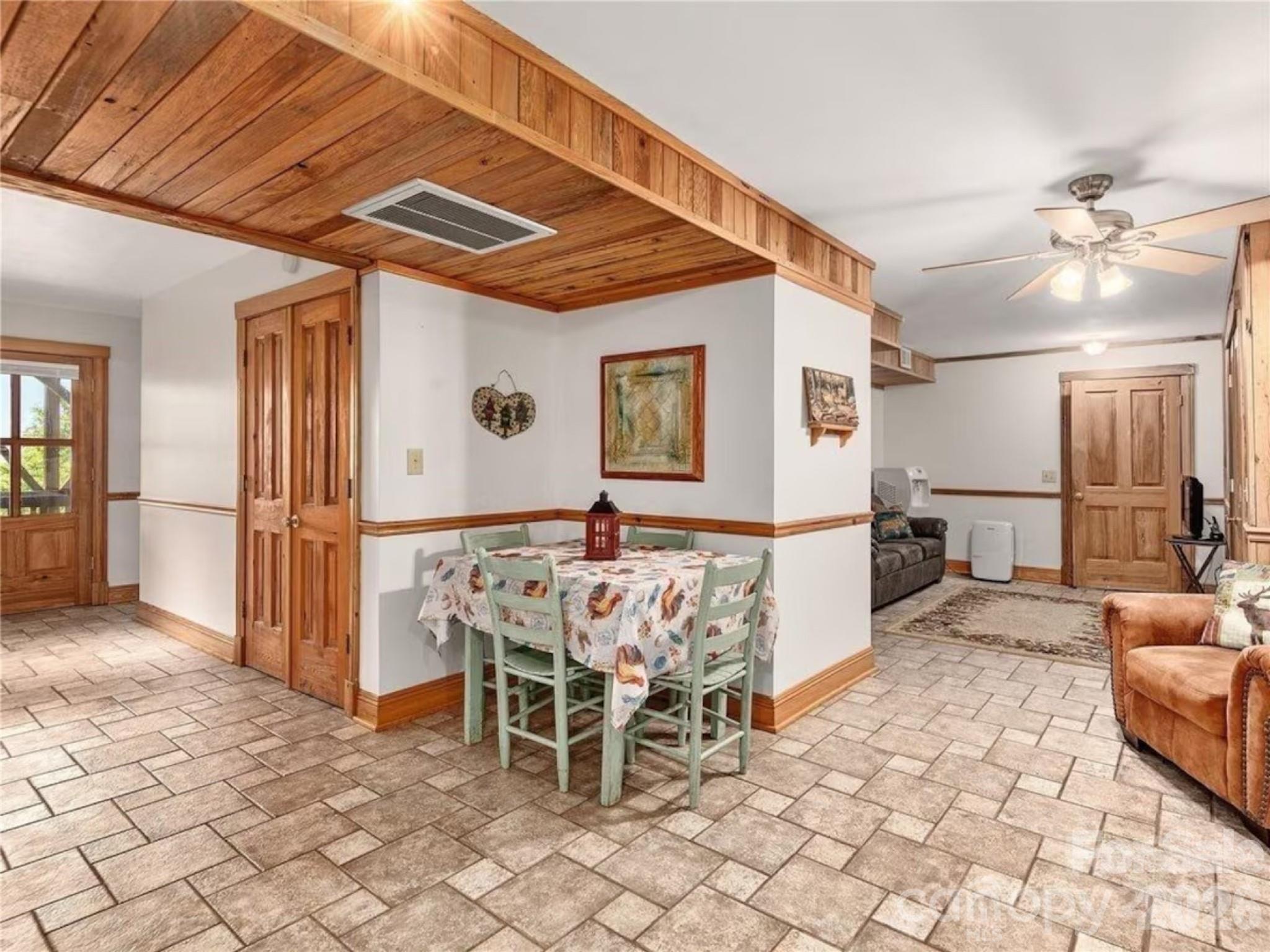 505 Middle Top Loop Property Photo 14