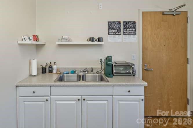 56 College Street 201 Property Photo 23