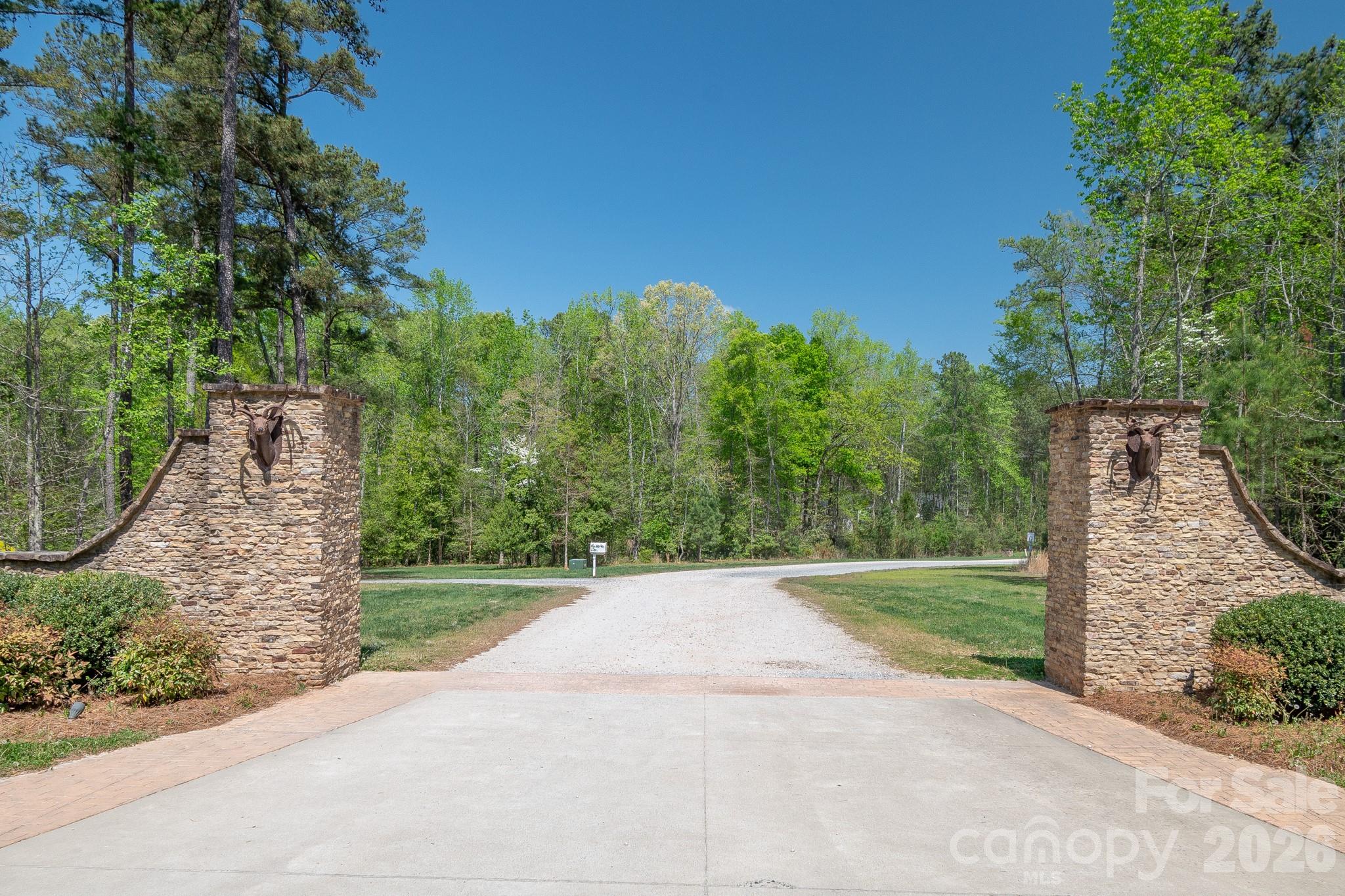 2170 Two Sisters Drive Property Photo 1