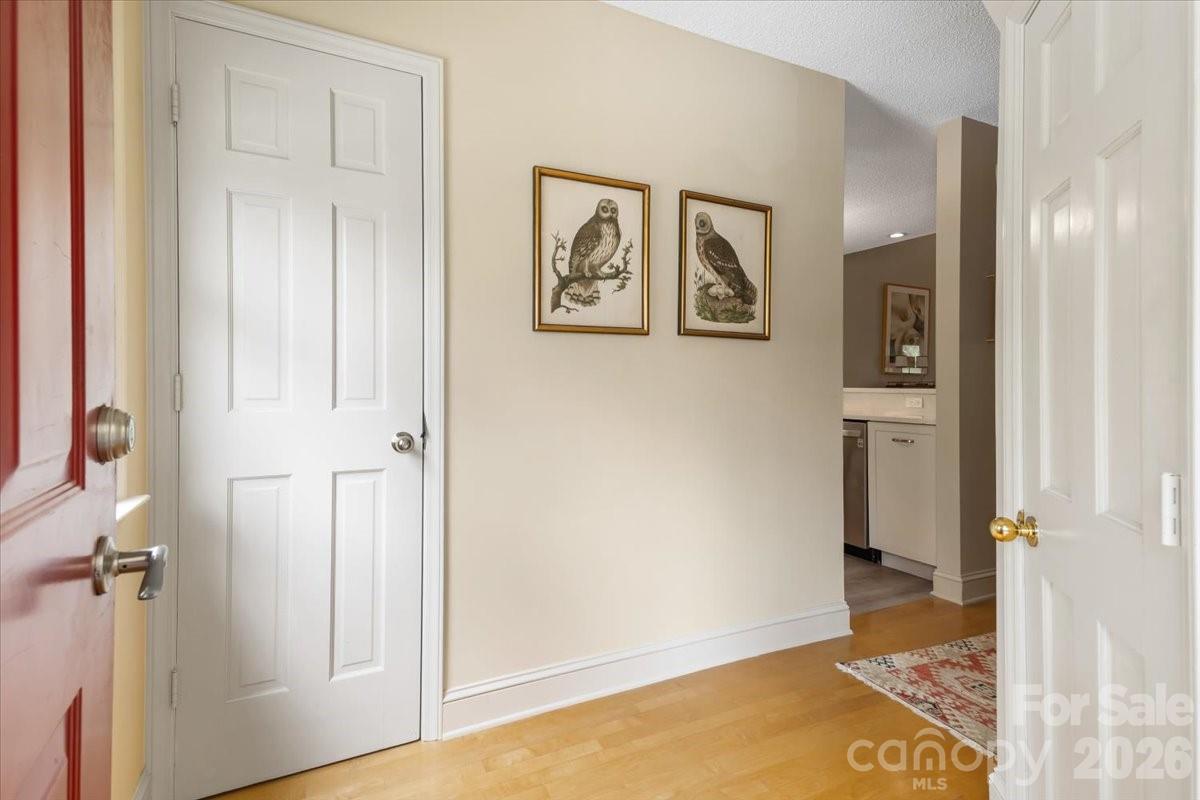 6 Willow Tree Run Property Photo 2