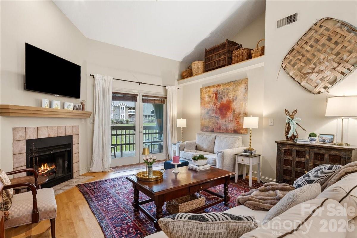 6 Willow Tree Run Property Photo 3