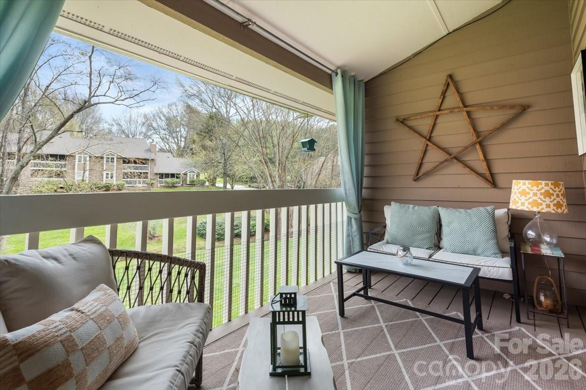 6 Willow Tree Run Property Photo 10