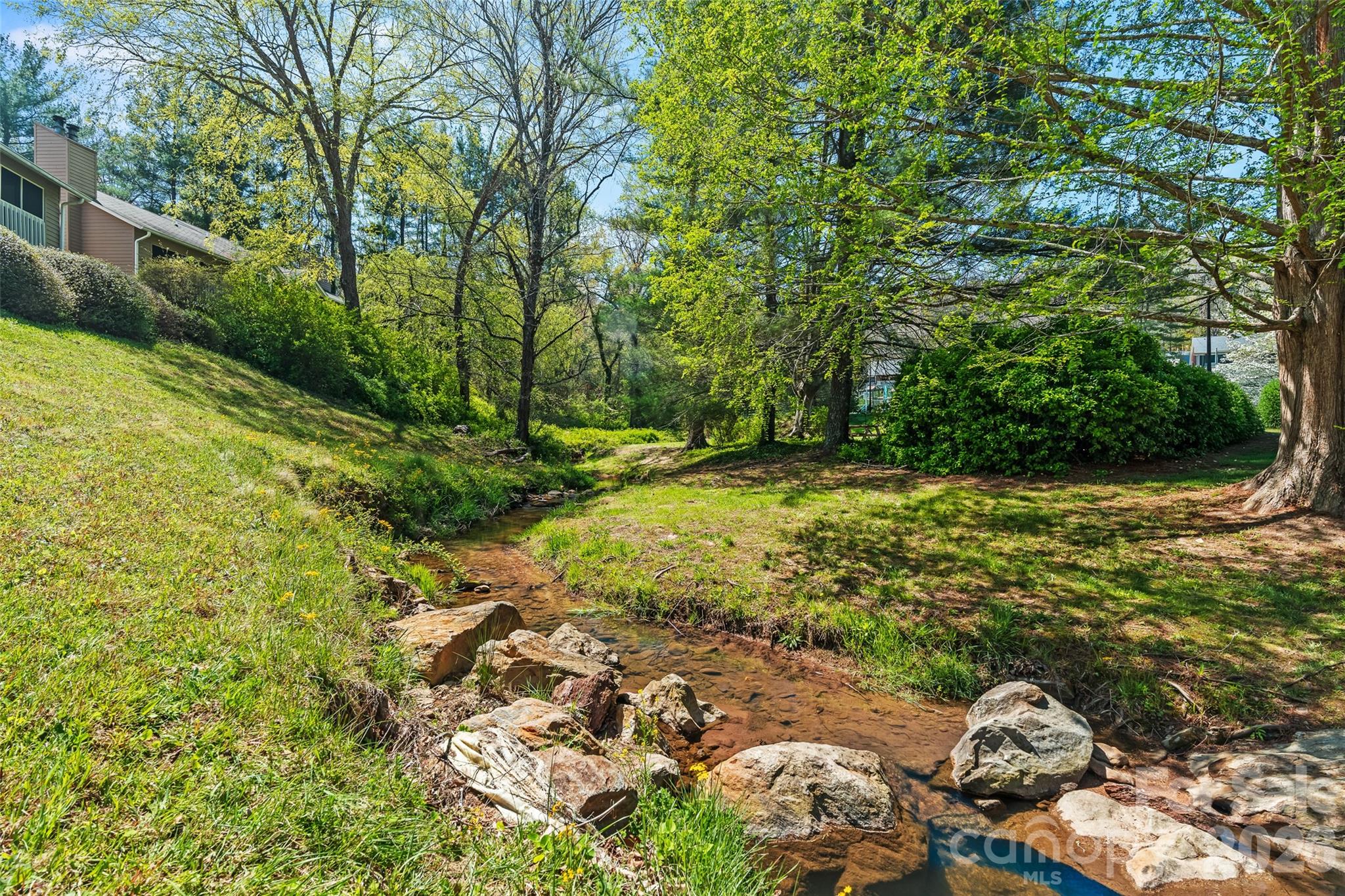 6 Willow Tree Run Property Photo 31