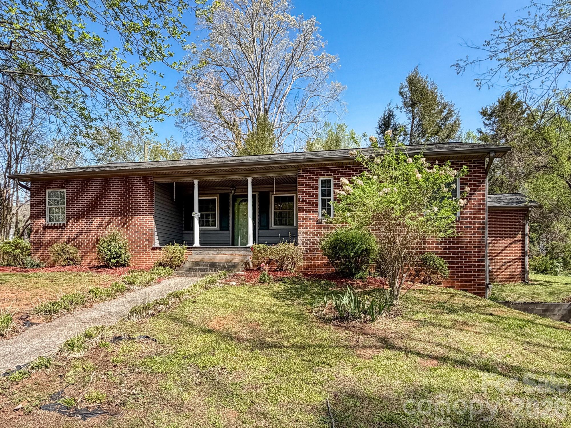 1401 E Union Street Property Photo 4