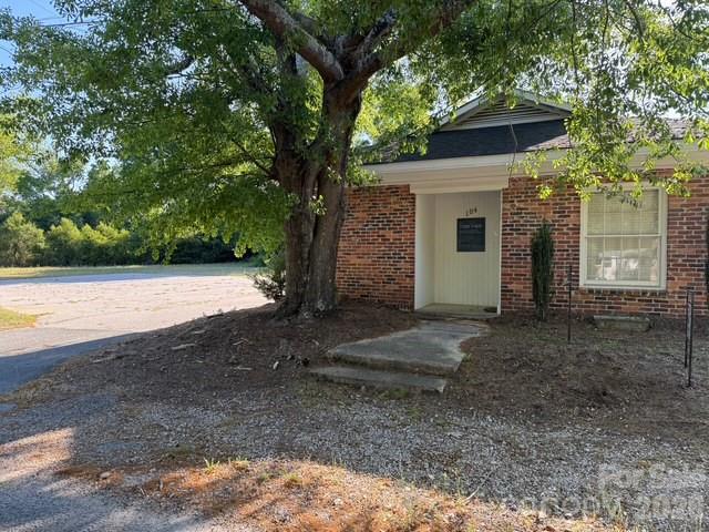 104 S Ashe Street Property Photo 5