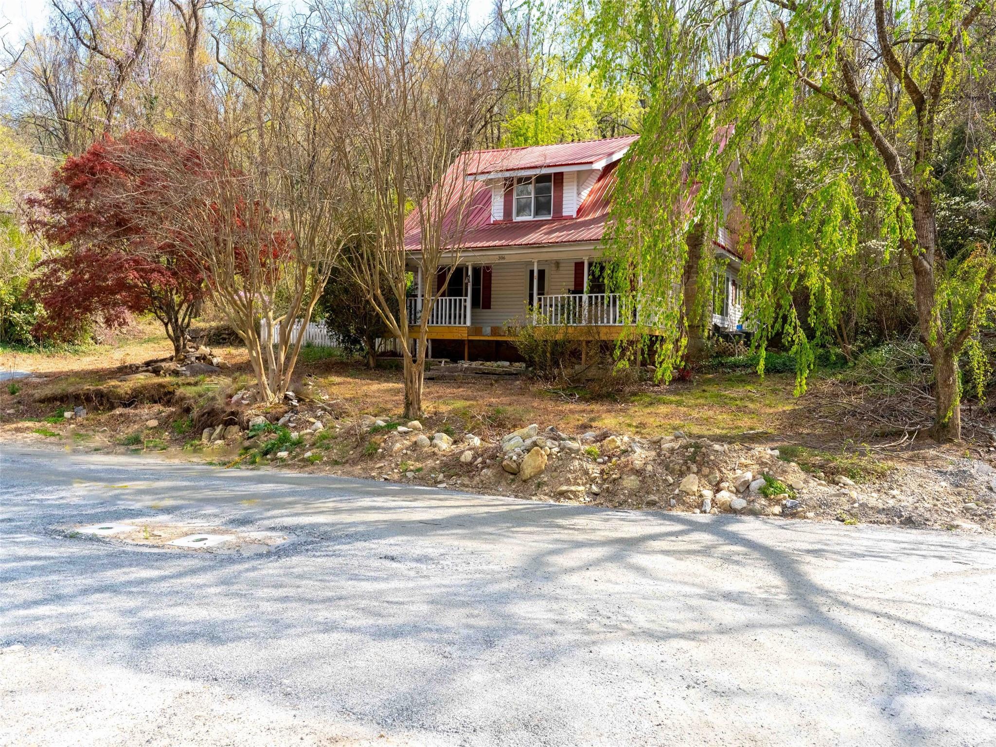 306 Southside Drive Property Photo 1