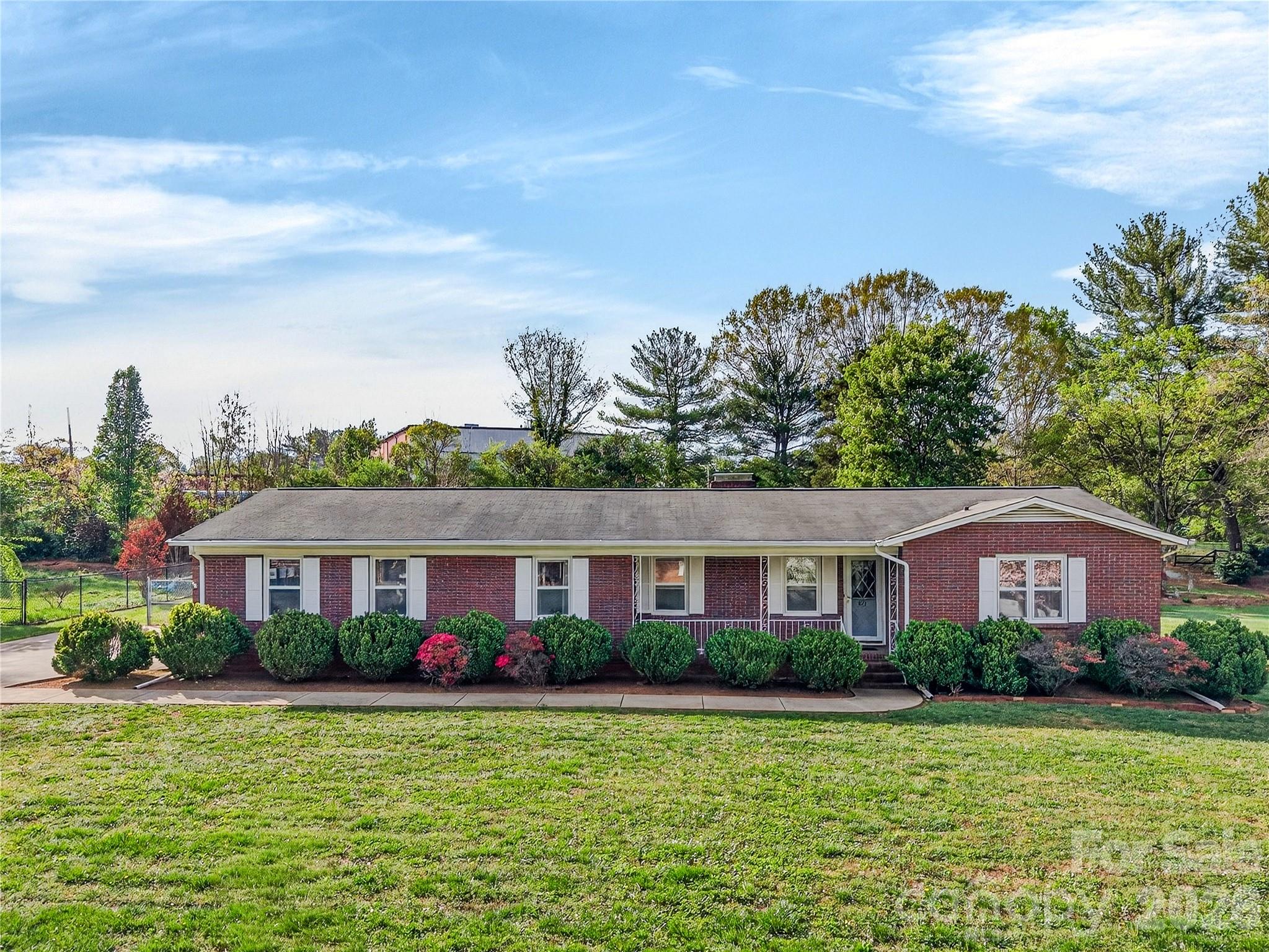 821 Woods Drive Property Photo 1