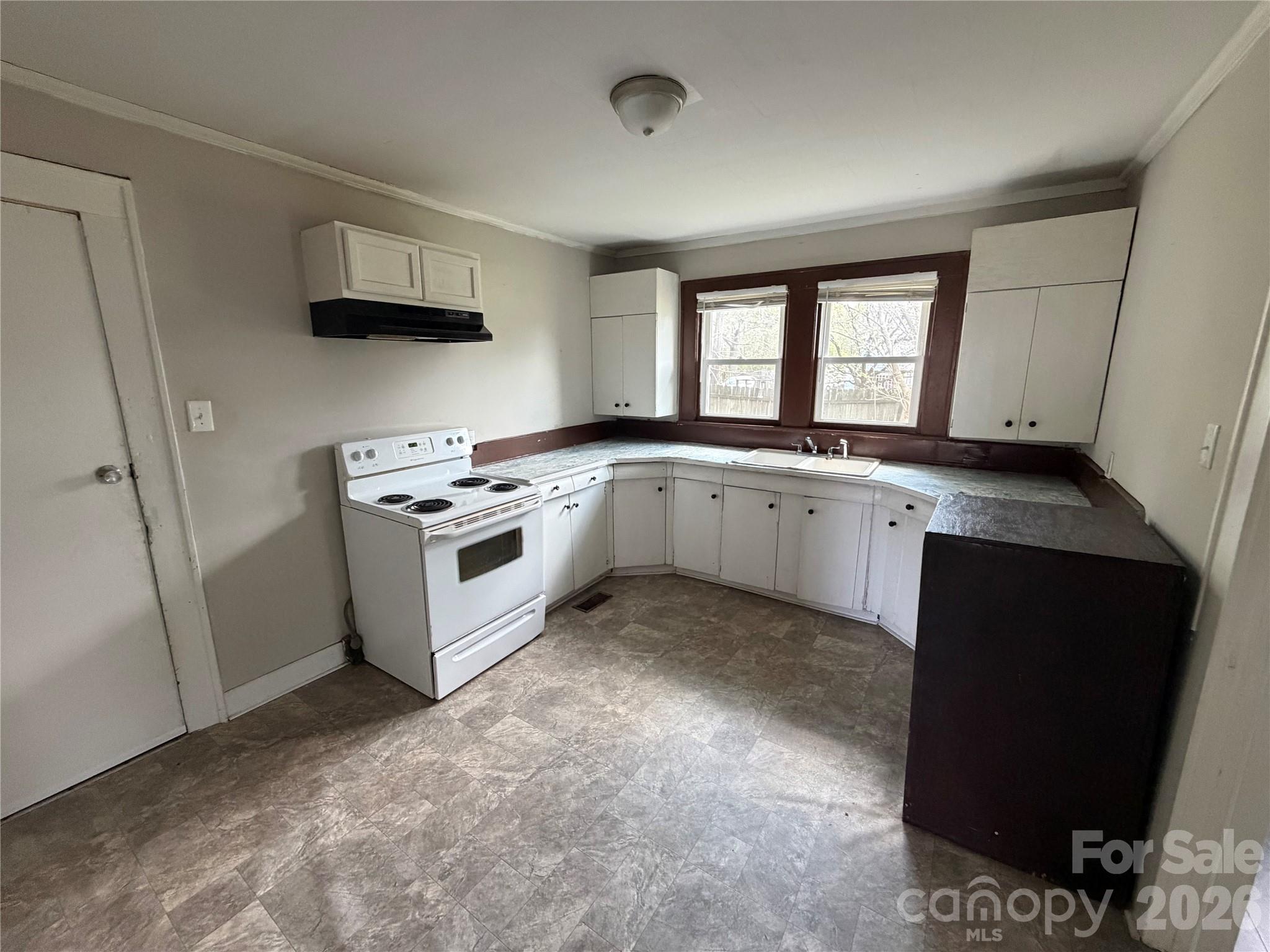 1002 N Salisbury Avenue Property Photo 4