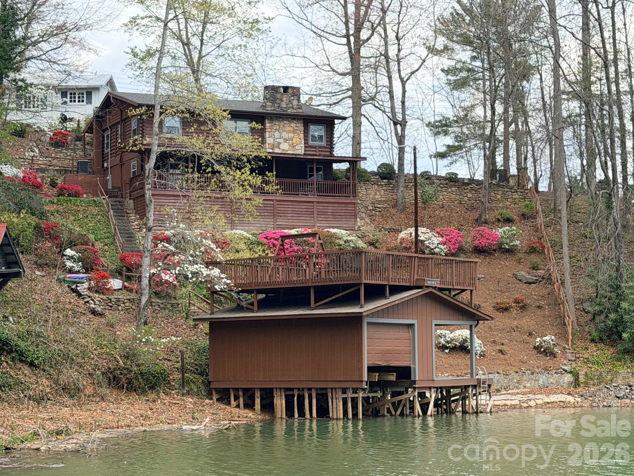 118 Rock Point Road Property Photo 1