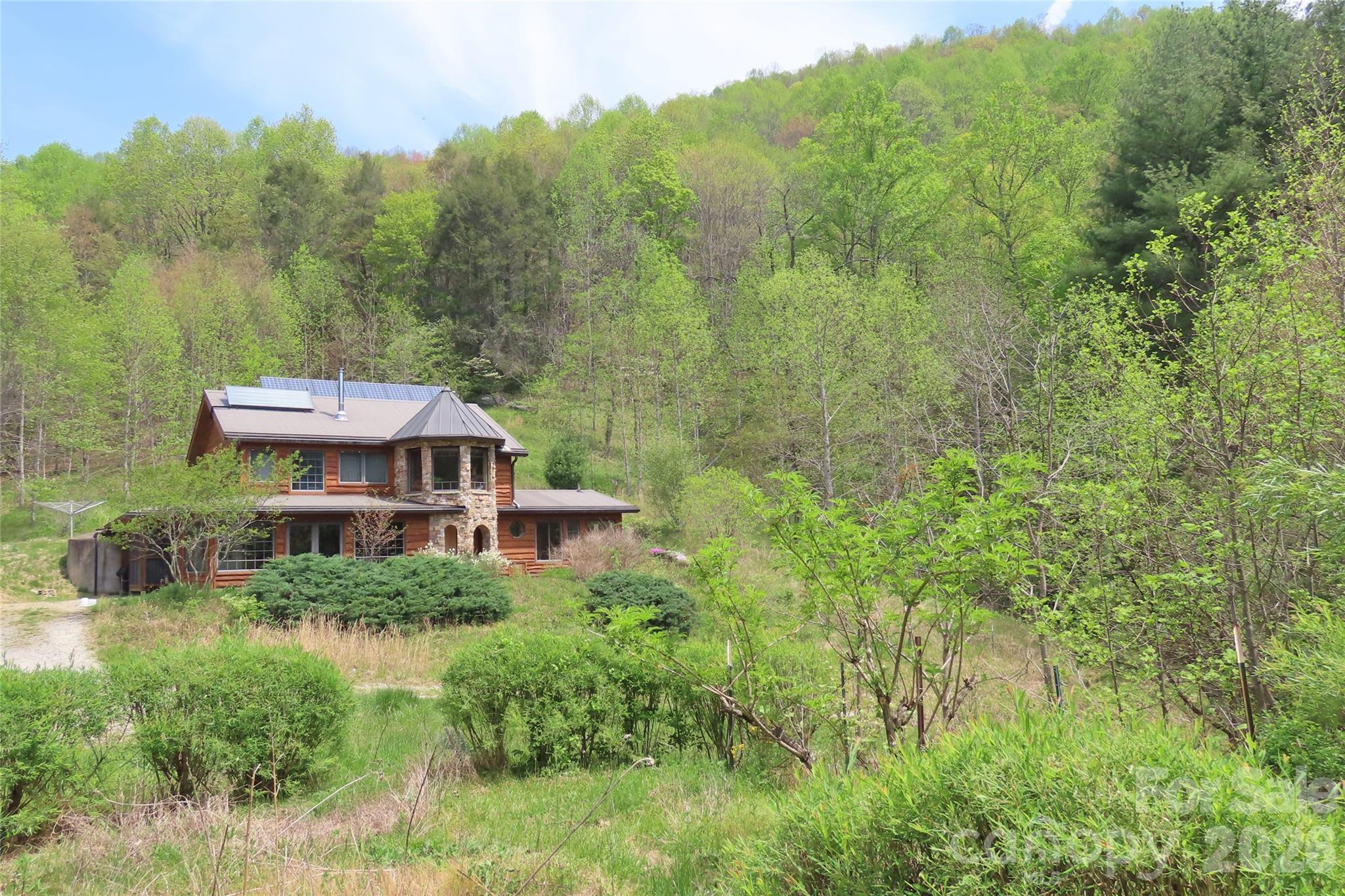 1422 Middle Fork Road Property Photo 1