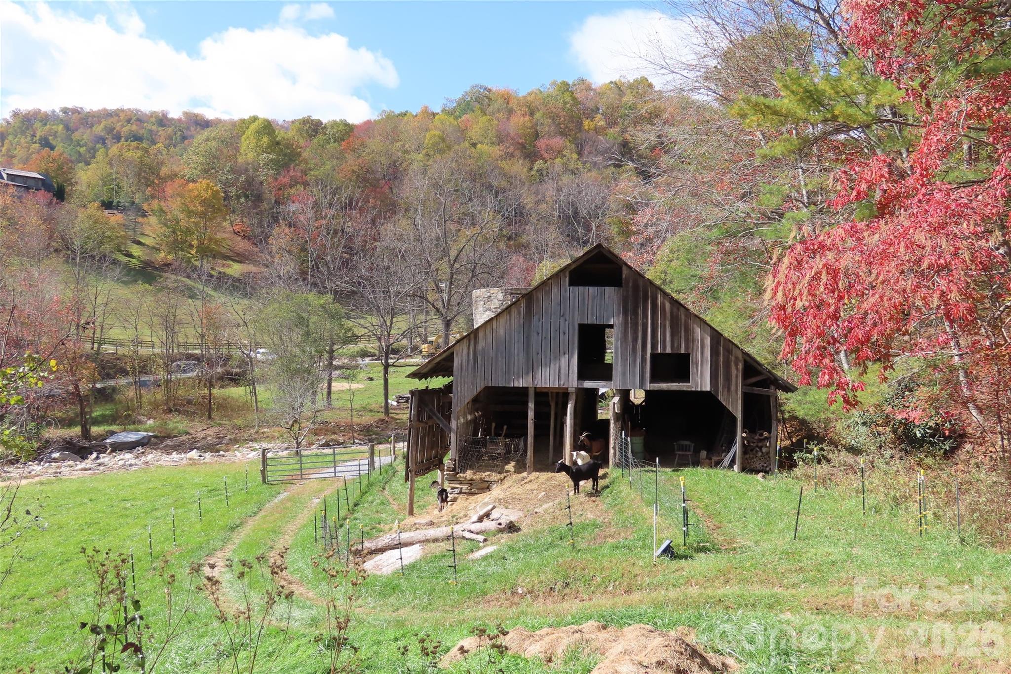 1422 Middle Fork Road Property Photo 4