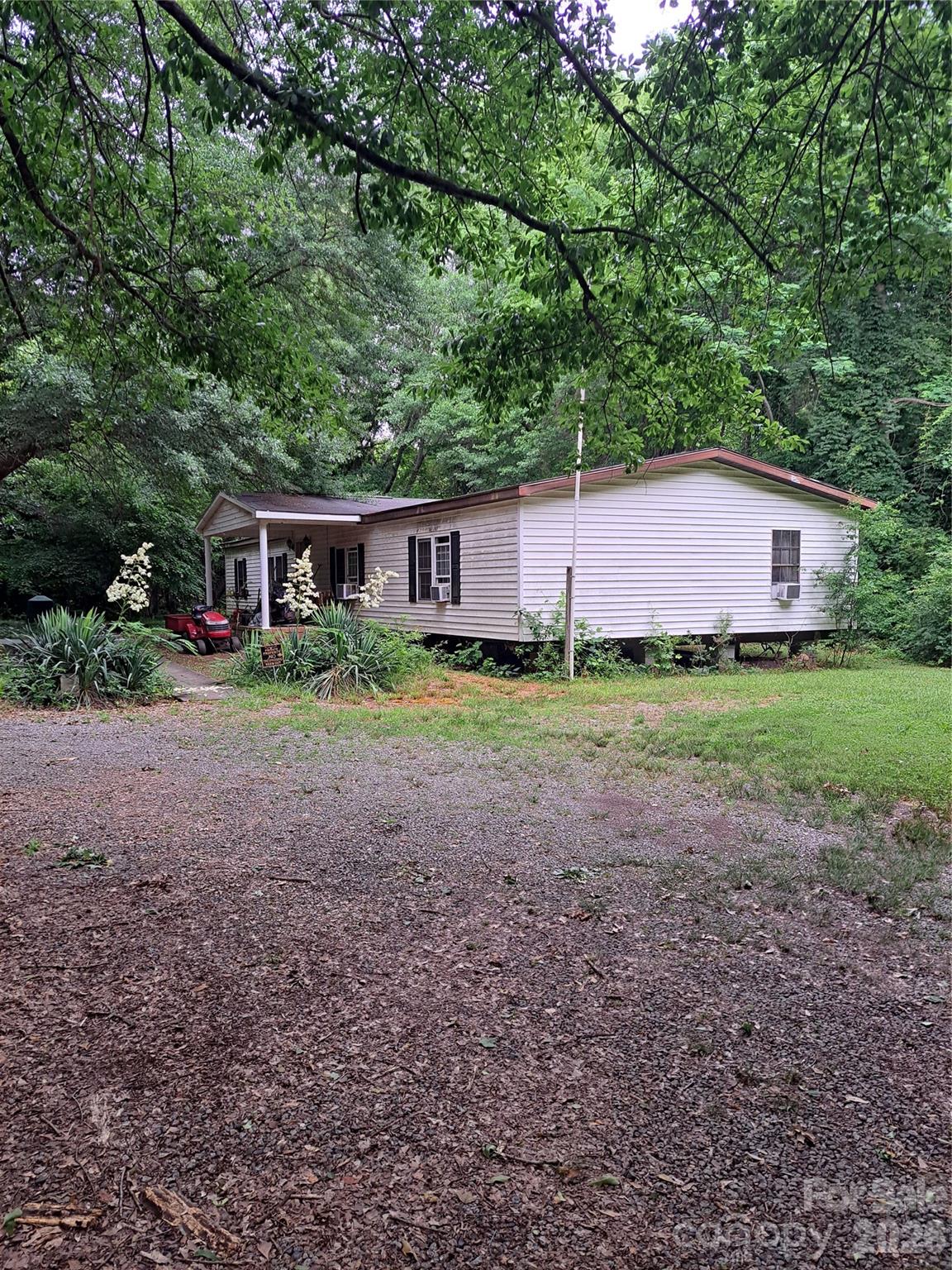 5023 Dogwood Lane Property Photo 4