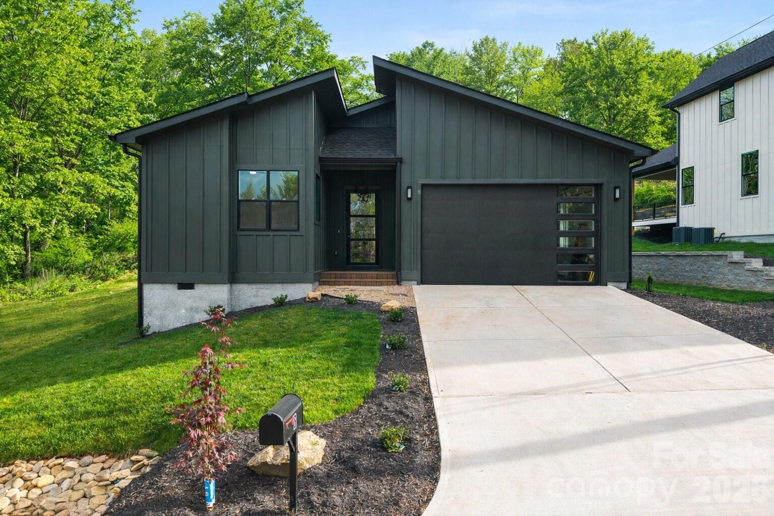 8 Overlook Place 4 Property Photo 2