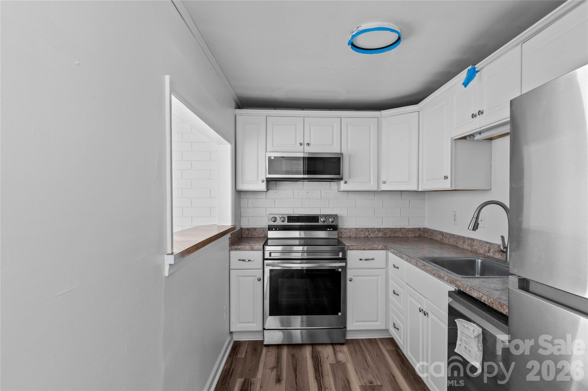 1739 S Hawthorne Road Property Photo 6
