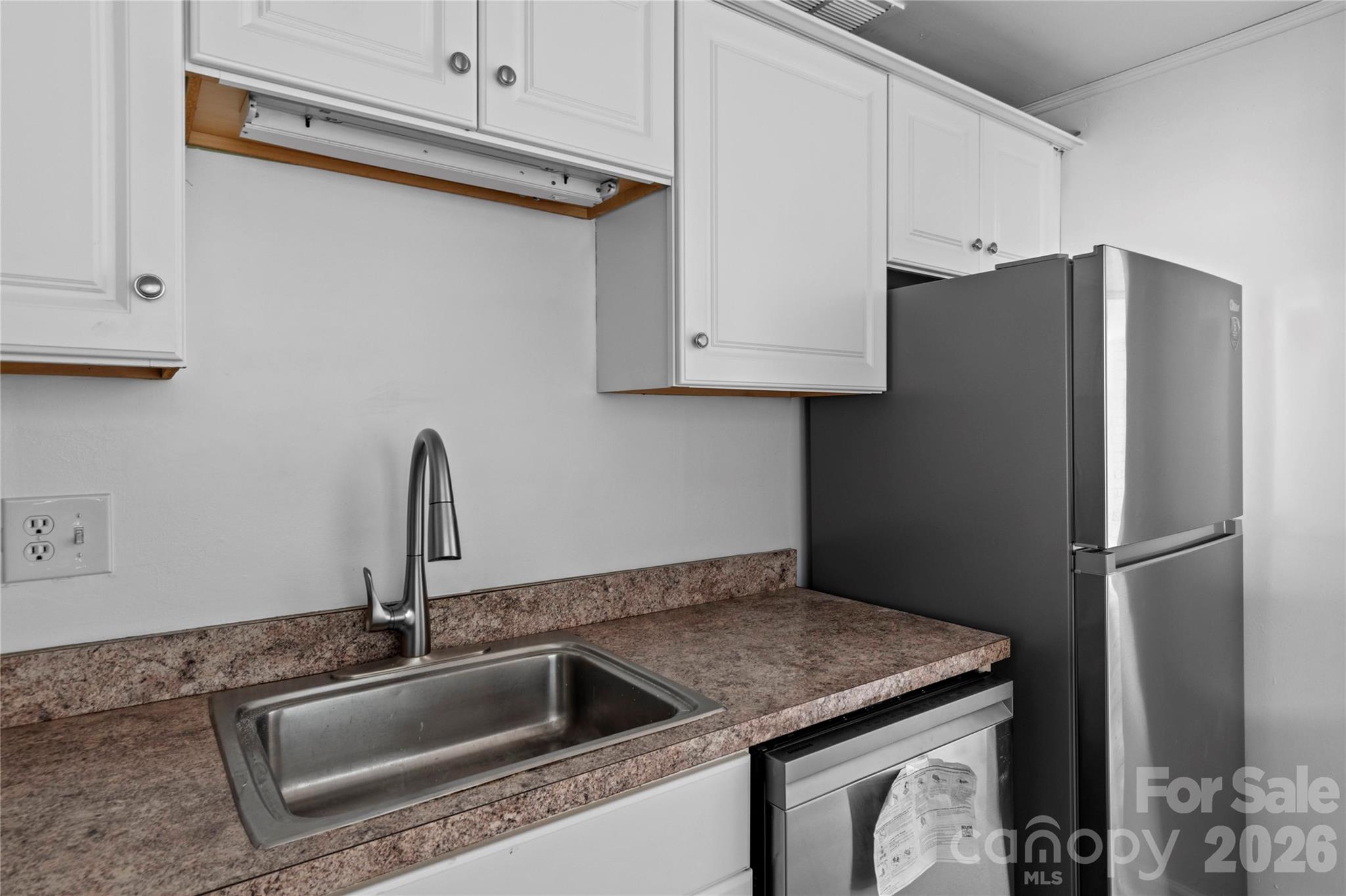 1739 S Hawthorne Road Property Photo 7
