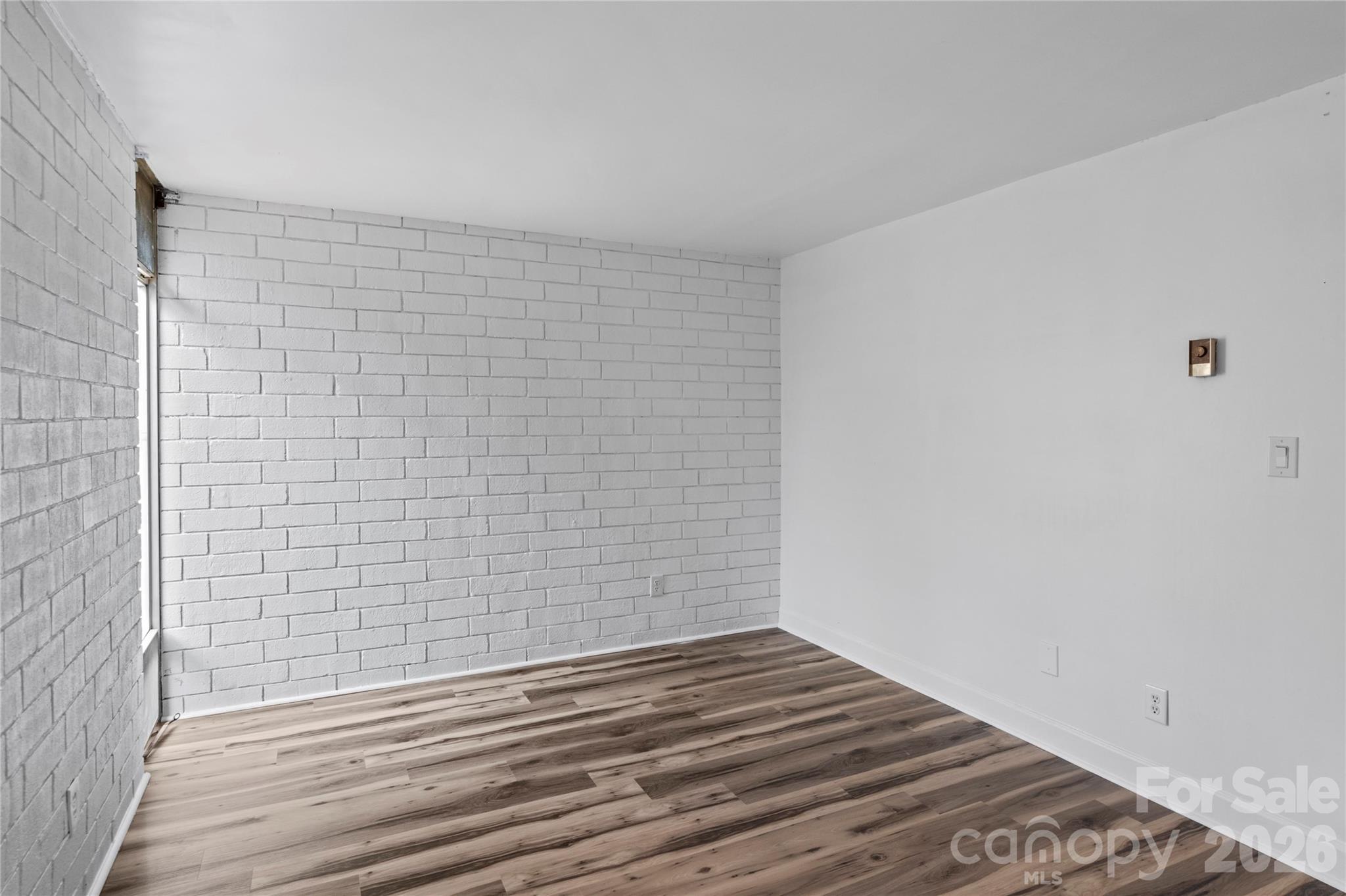 1739 S Hawthorne Road Property Photo 9