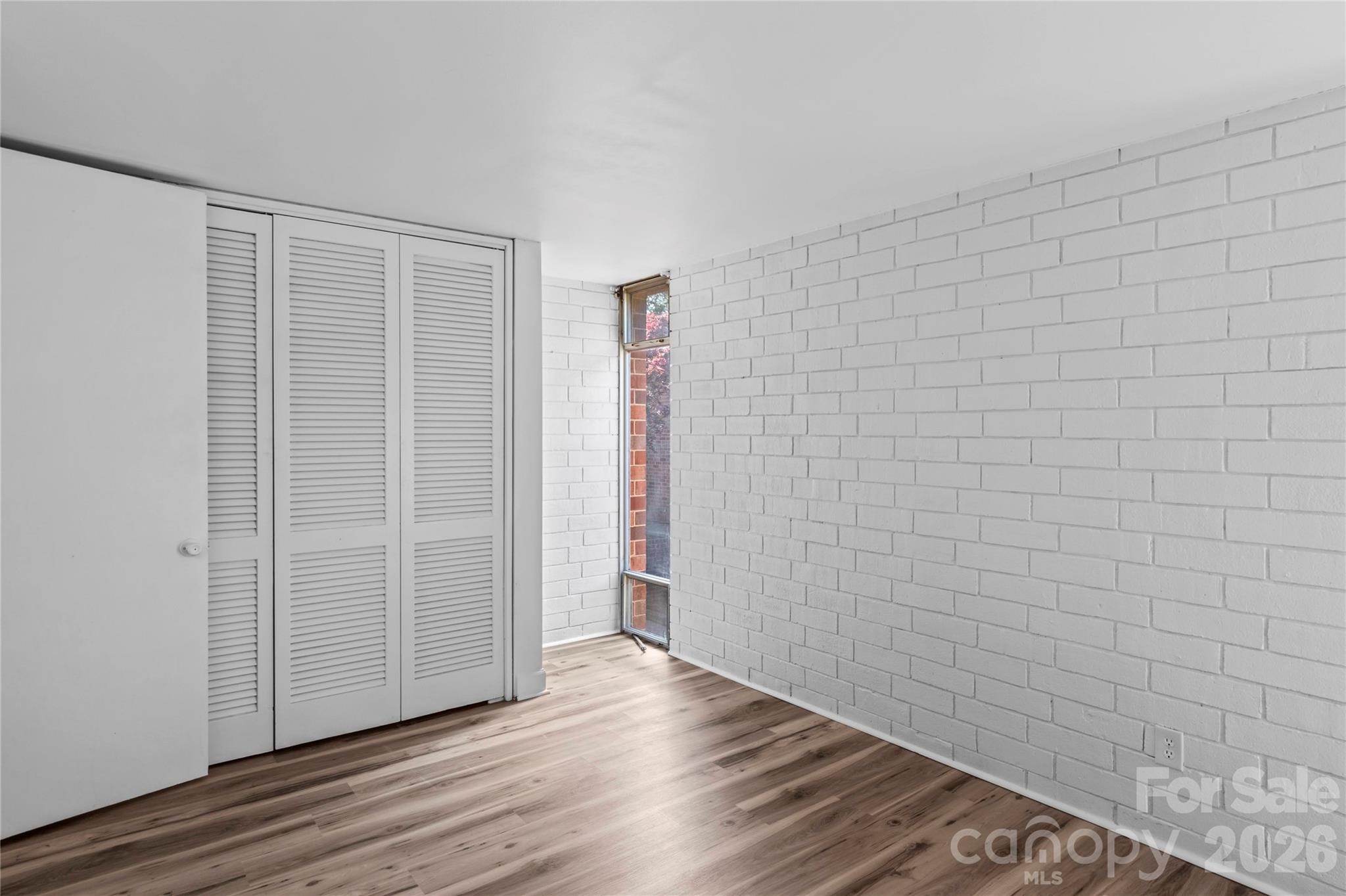 1739 S Hawthorne Road Property Photo 10