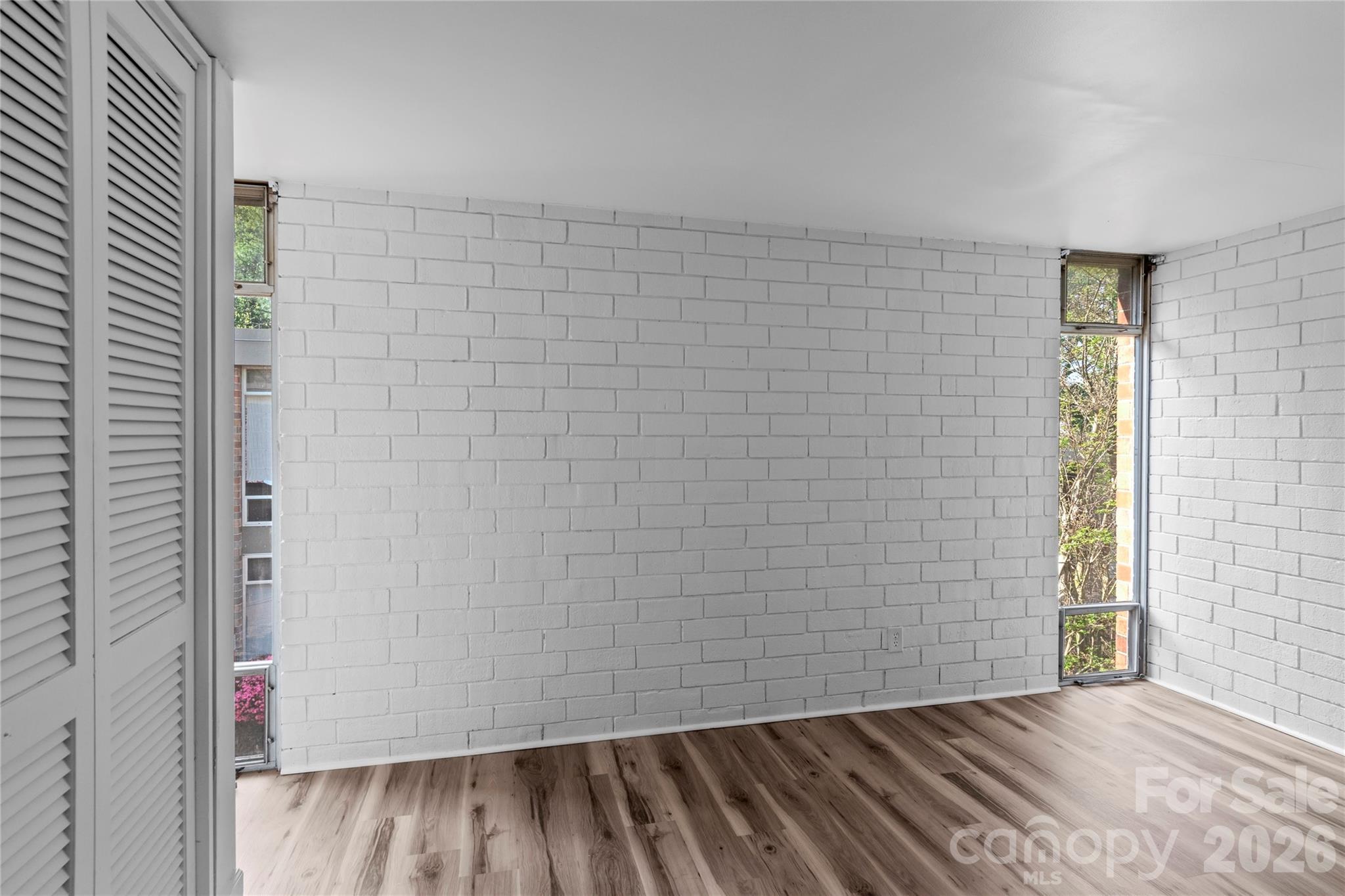1739 S Hawthorne Road Property Photo 11