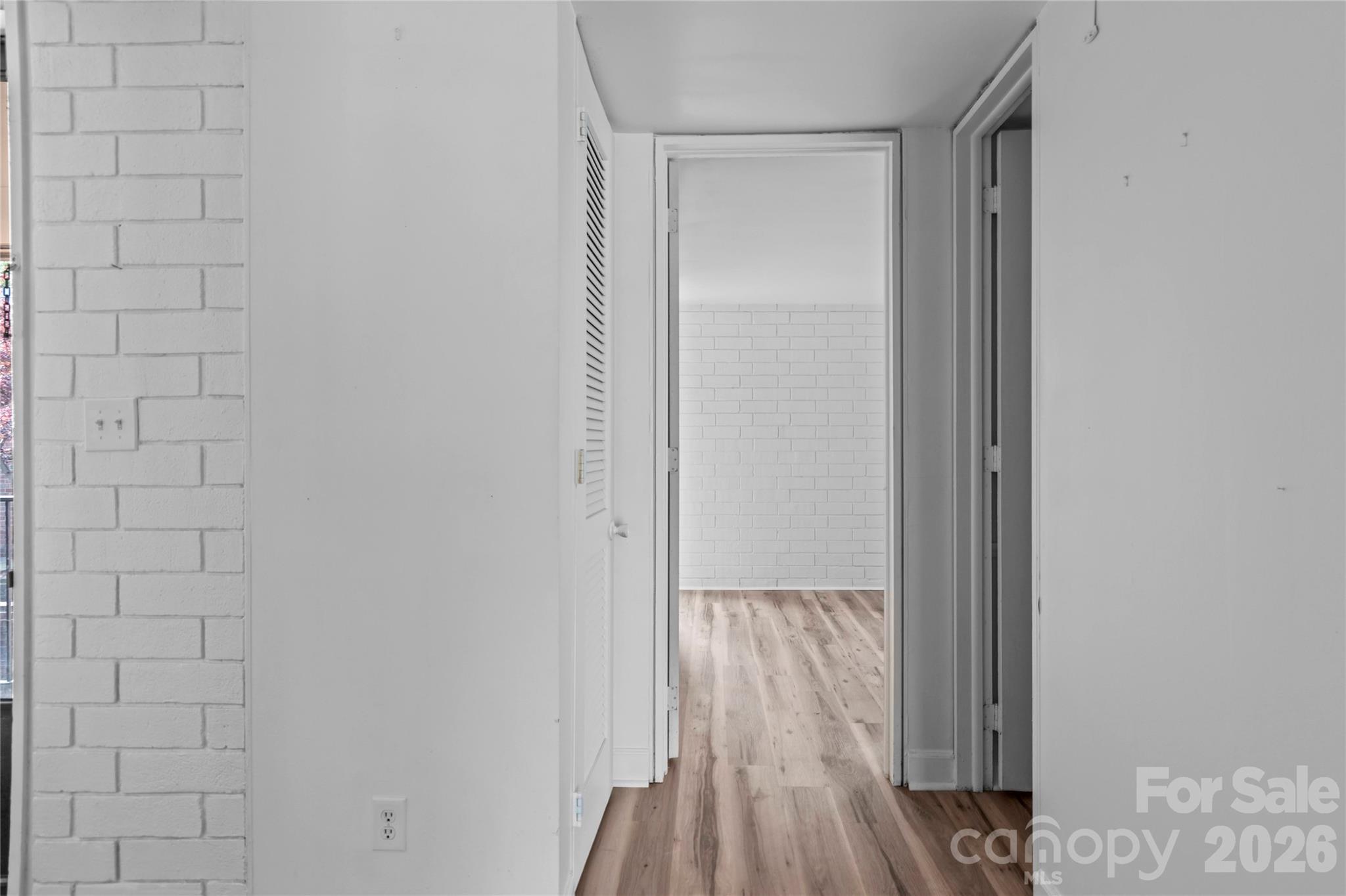 1739 S Hawthorne Road Property Photo 13