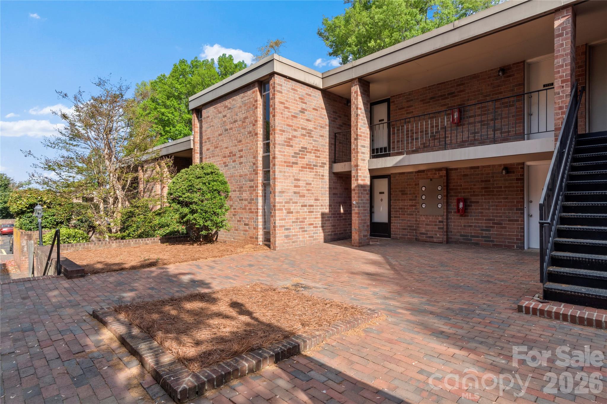 1739 S Hawthorne Road Property Photo 15