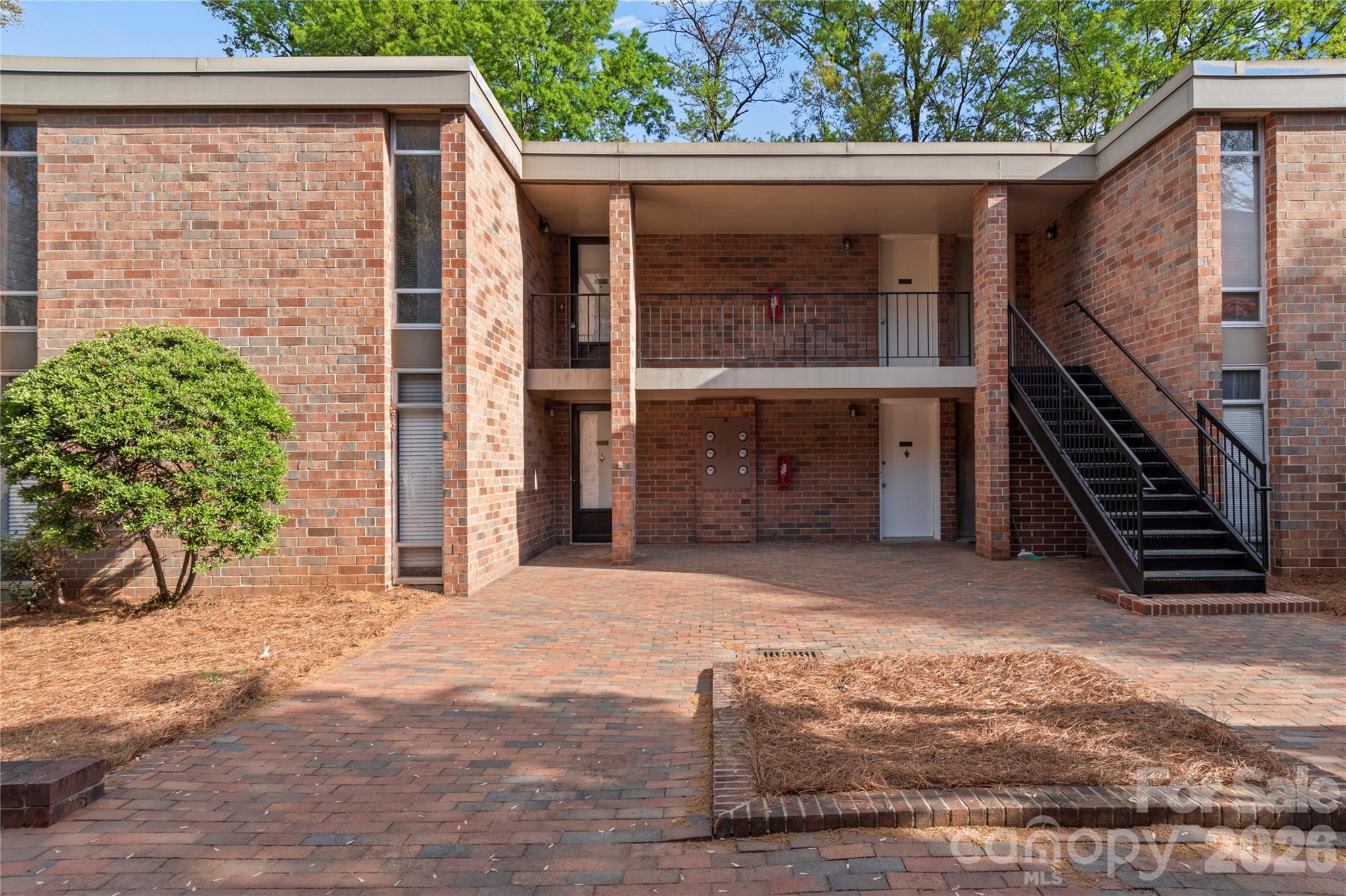 1739 S Hawthorne Road Property Photo 16