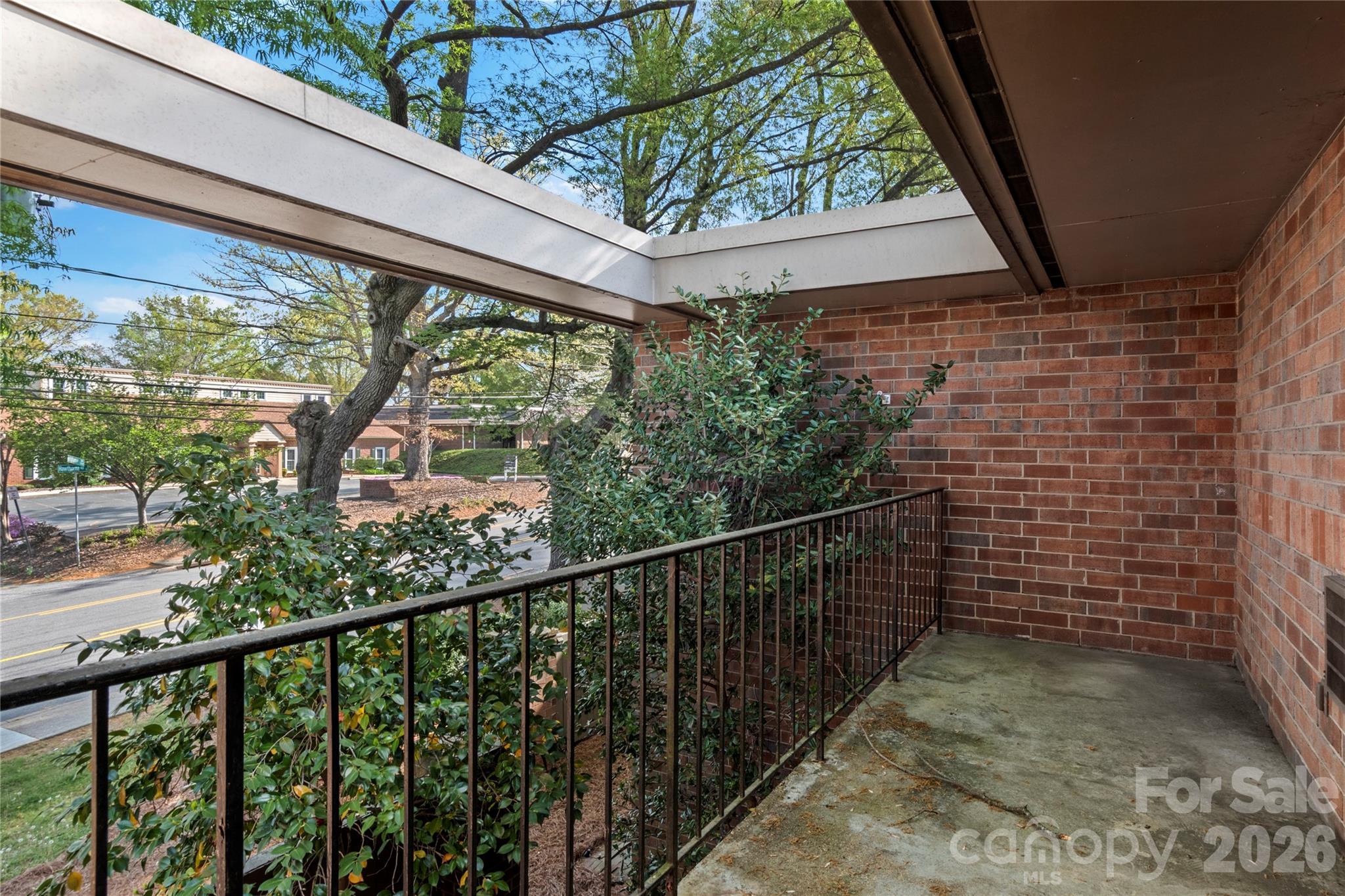 1739 S Hawthorne Road Property Photo 19