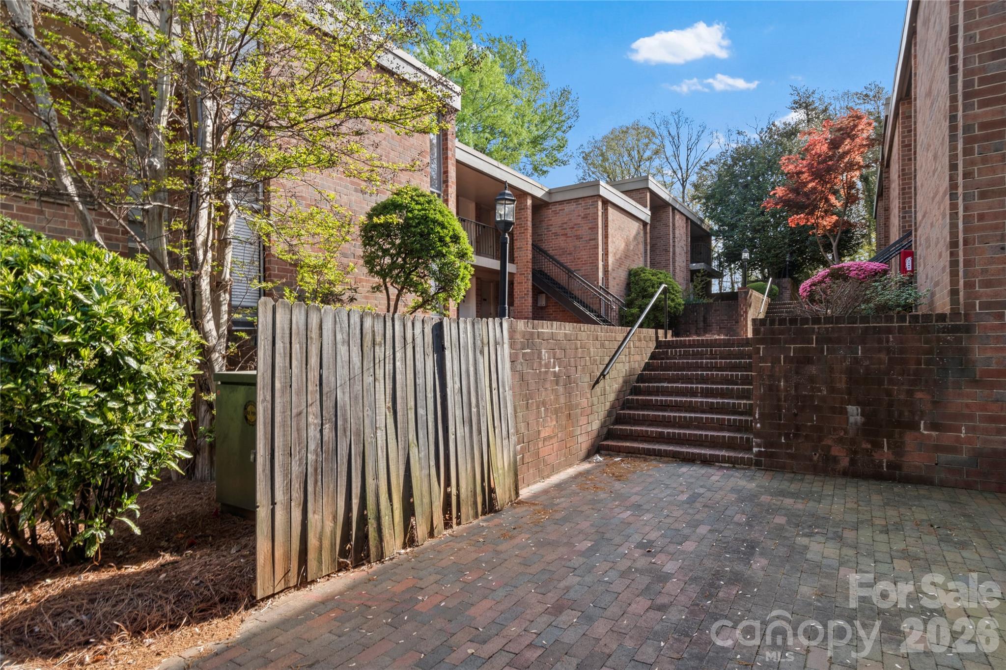 1739 S Hawthorne Road Property Photo 20