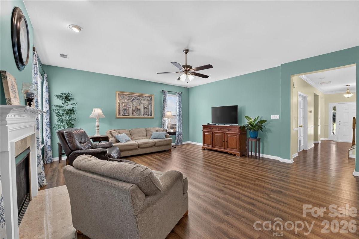 8006 Fine Robe Drive Property Photo 9