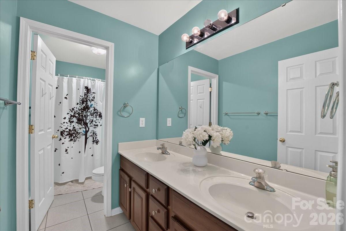 8006 Fine Robe Drive Property Photo 20