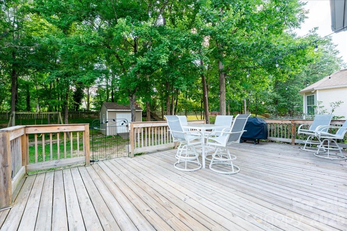 8006 Fine Robe Drive Property Photo 34