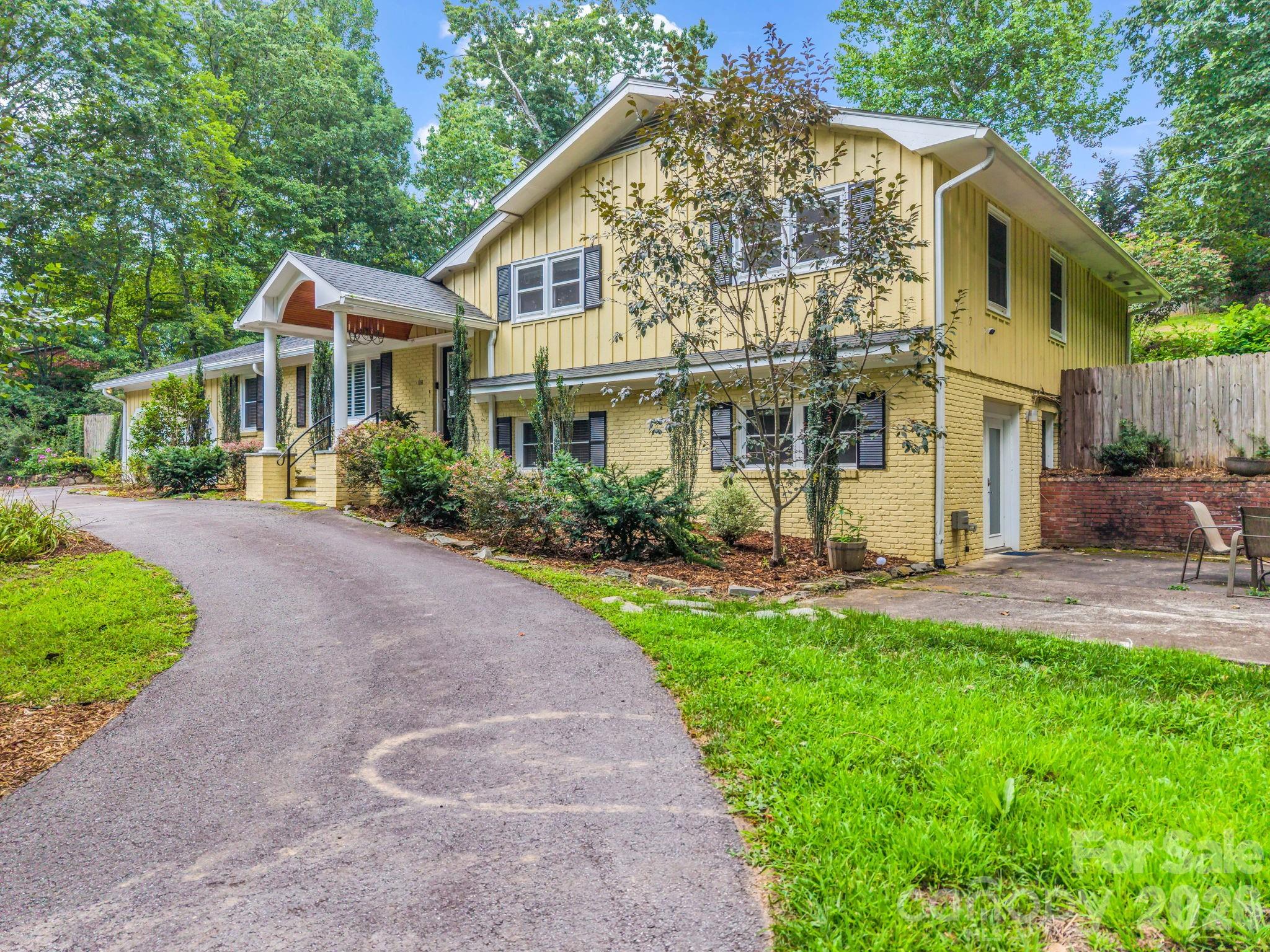 111 Dogwood Drive Property Photo 1