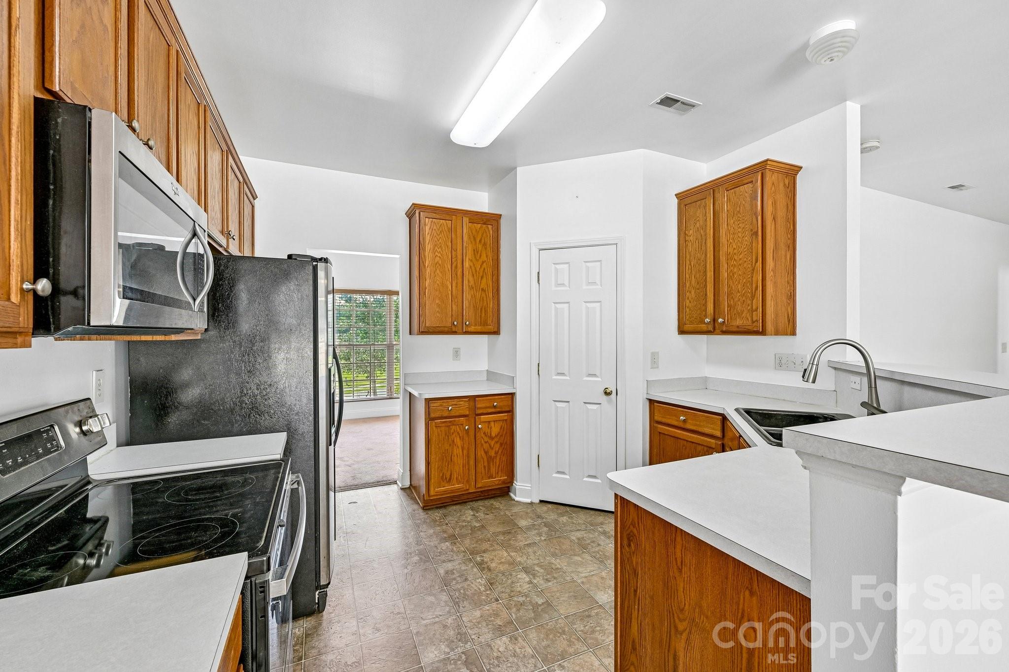 8718 Buttonwood Court Property Photo 10