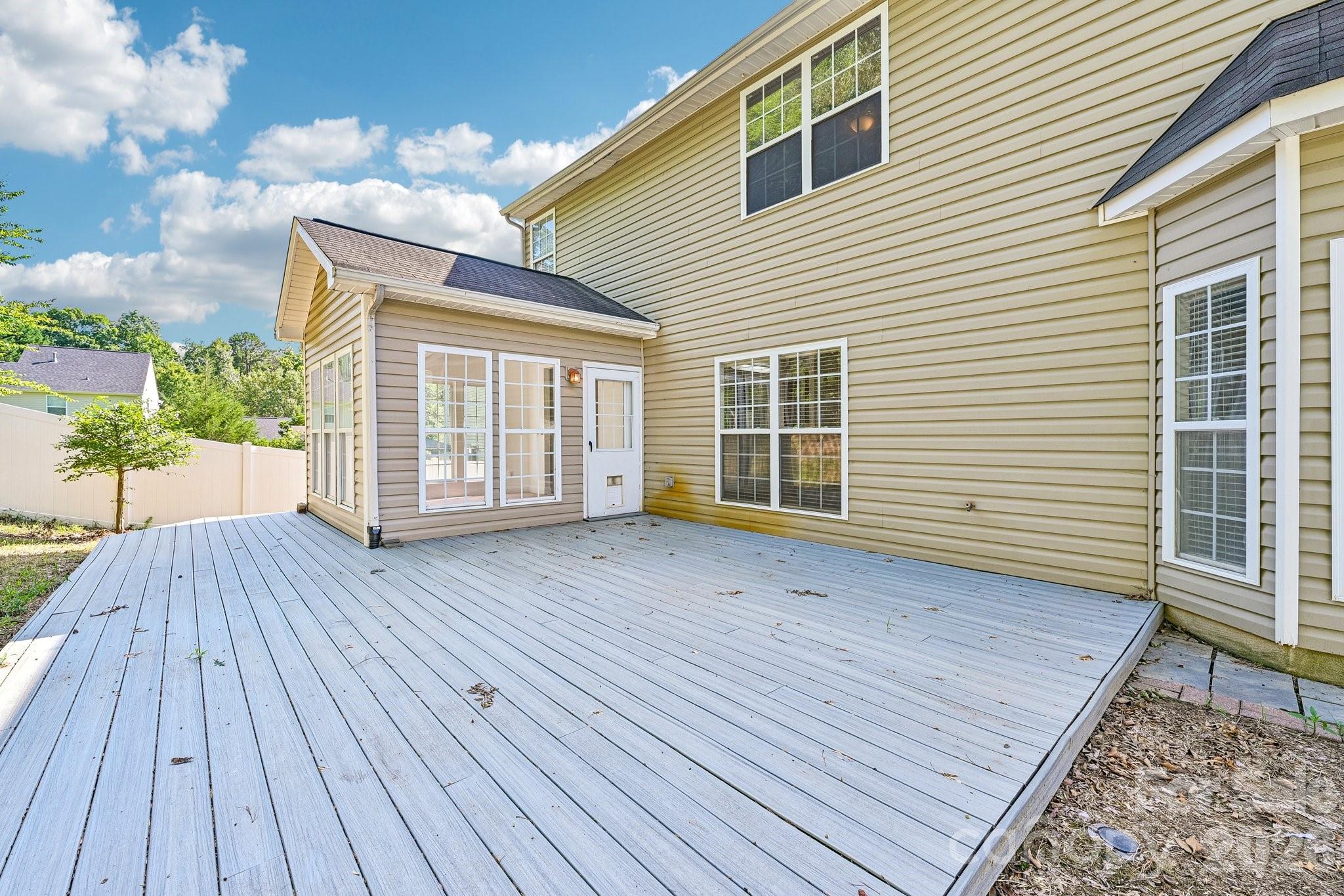 8718 Buttonwood Court Property Photo 20