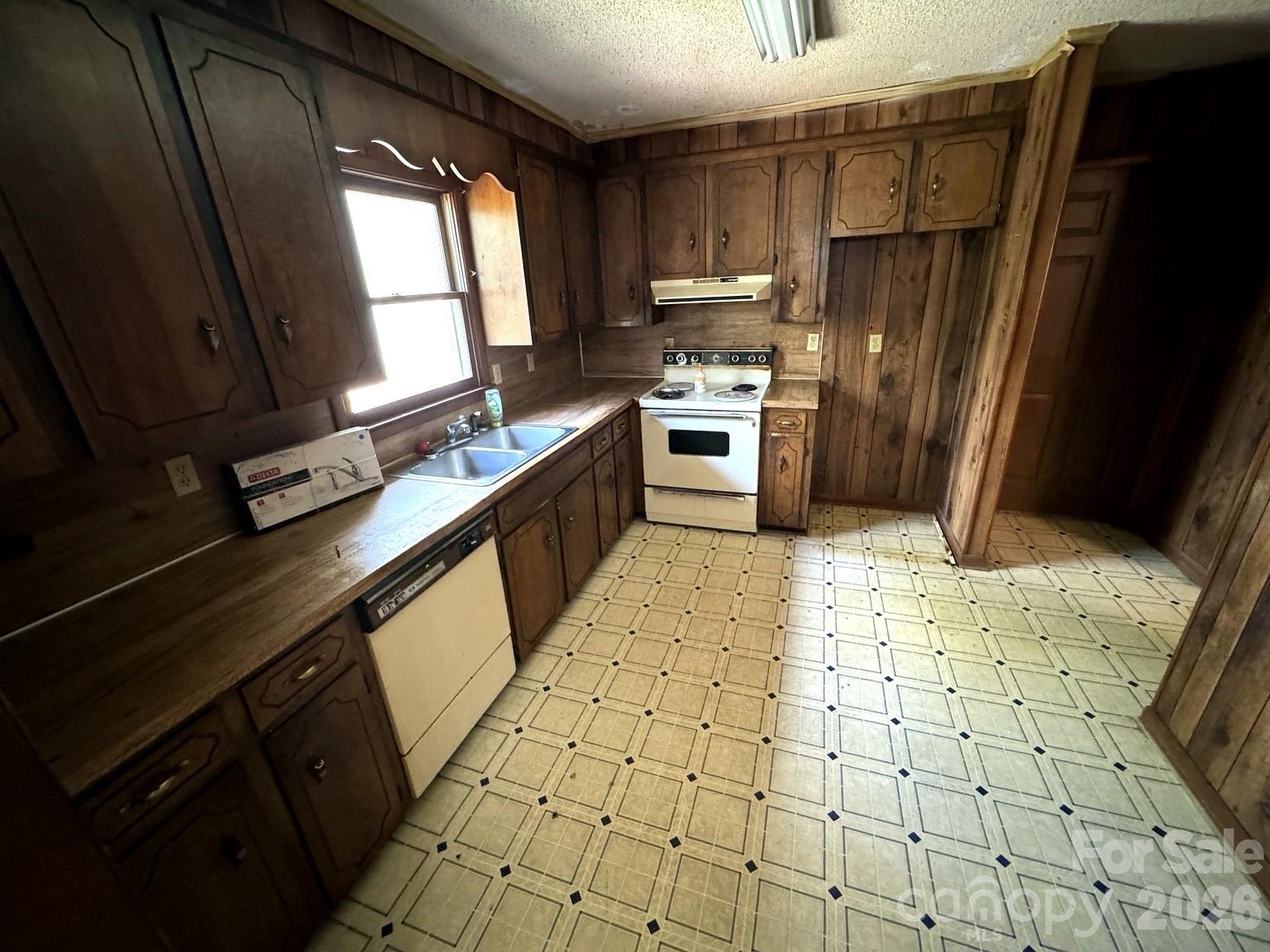 3968 Dover Street Property Photo 5