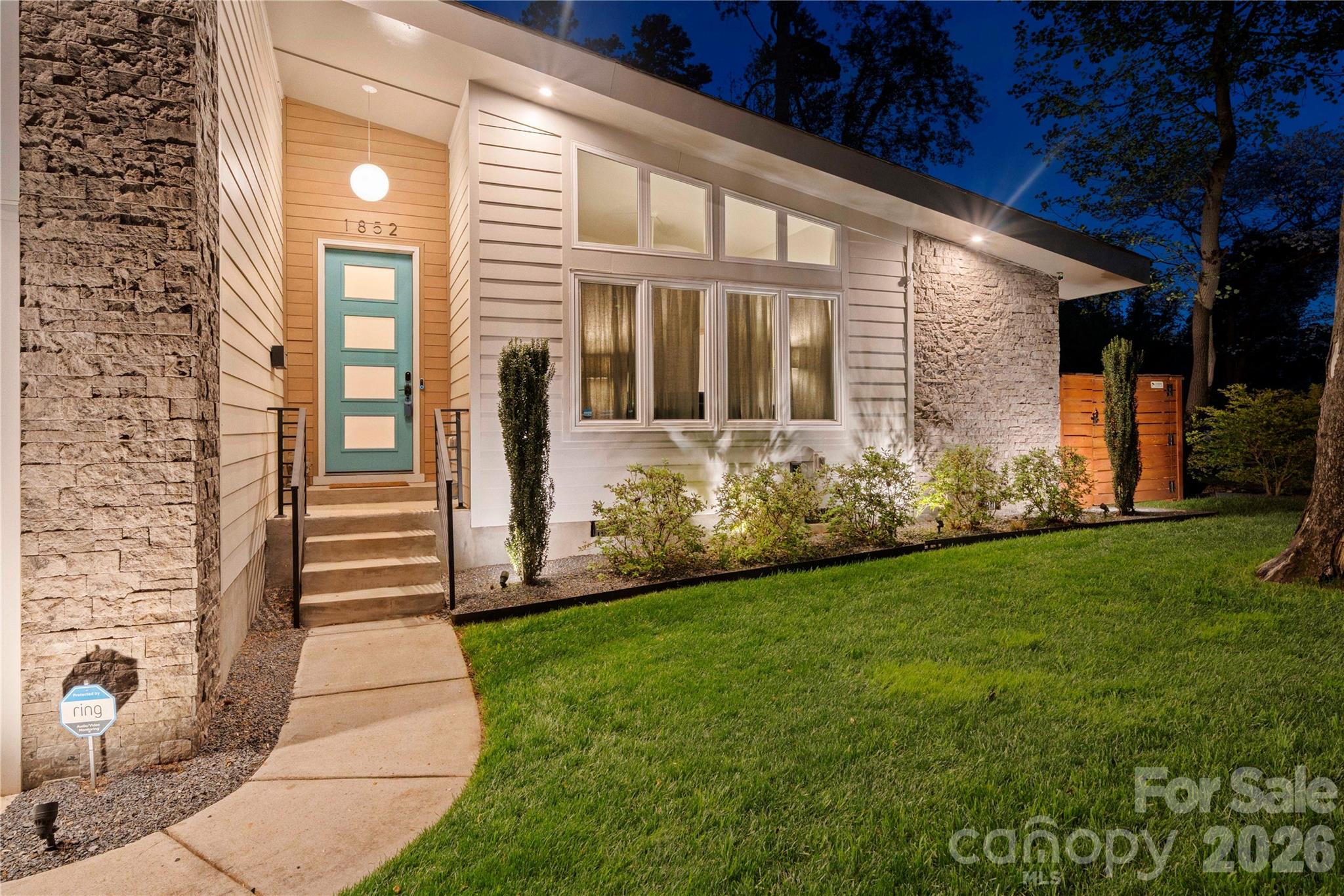 1852 Lakedell Drive Property Photo 2
