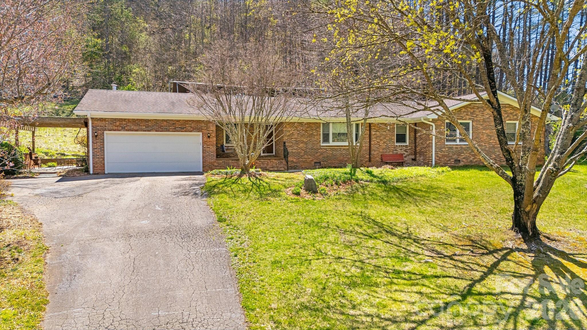 6334 Jacks Creek Road Property Photo 5