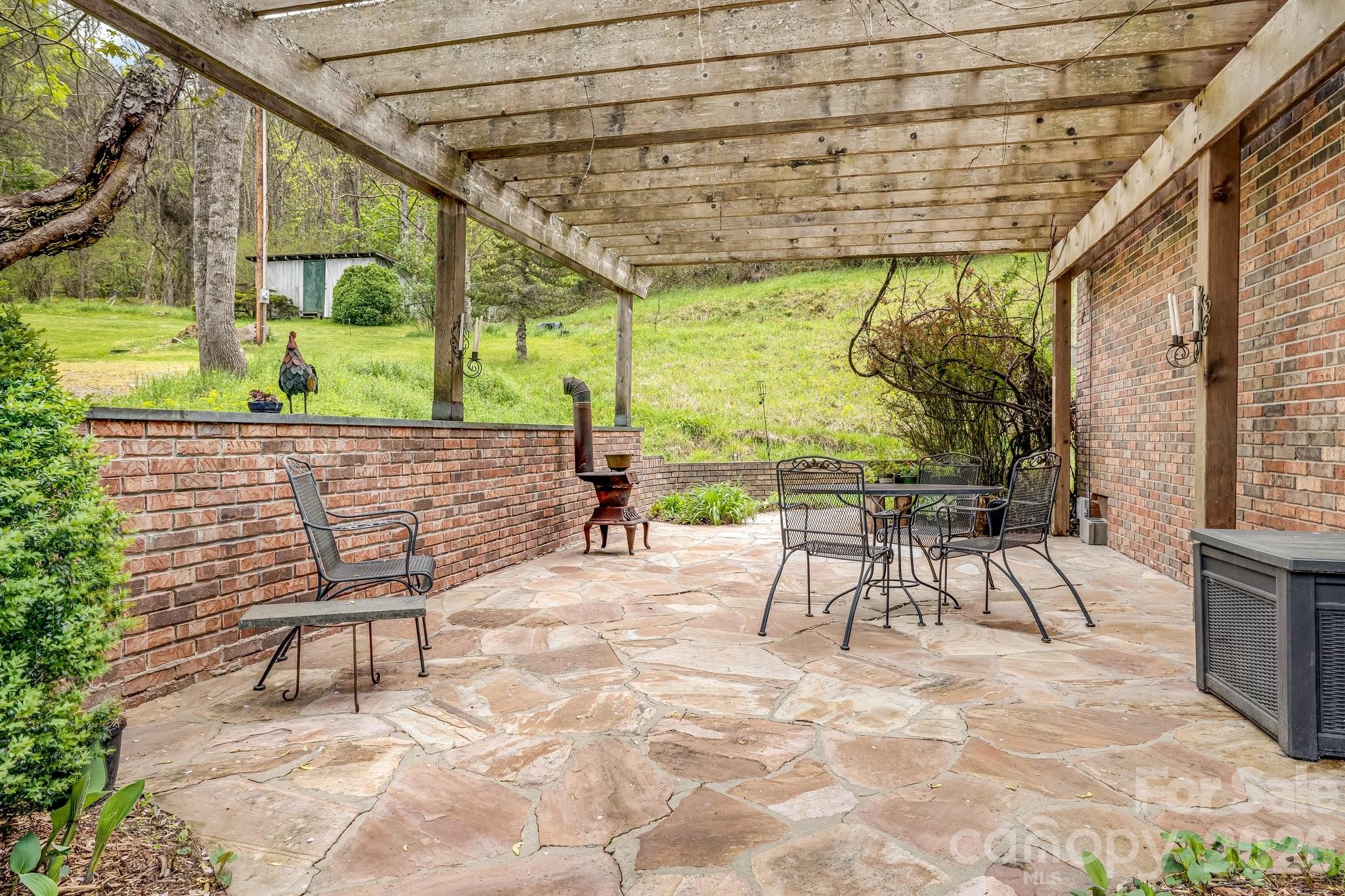 6334 Jacks Creek Road Property Photo 6