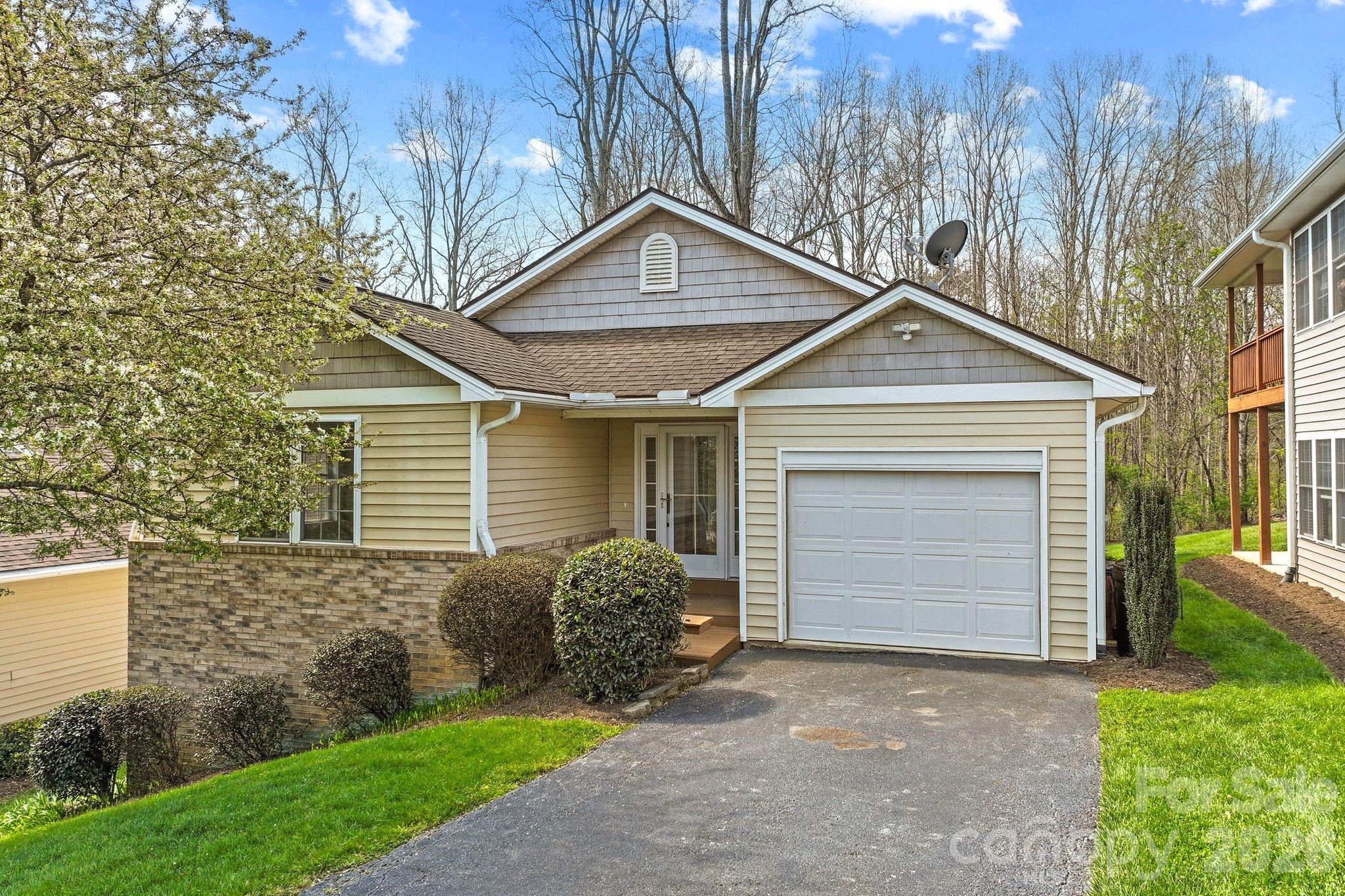 73 Creeks End Circle Property Photo 1