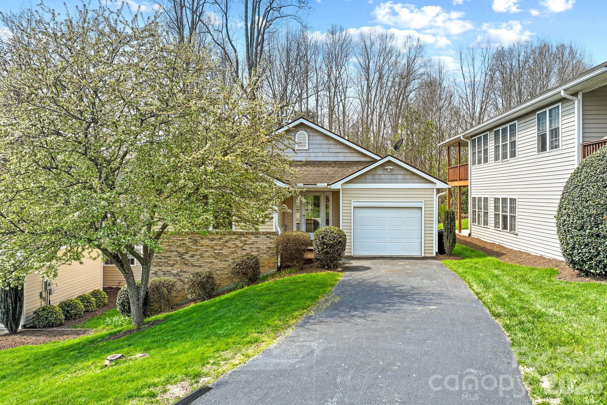 73 Creeks End Circle Property Photo 2