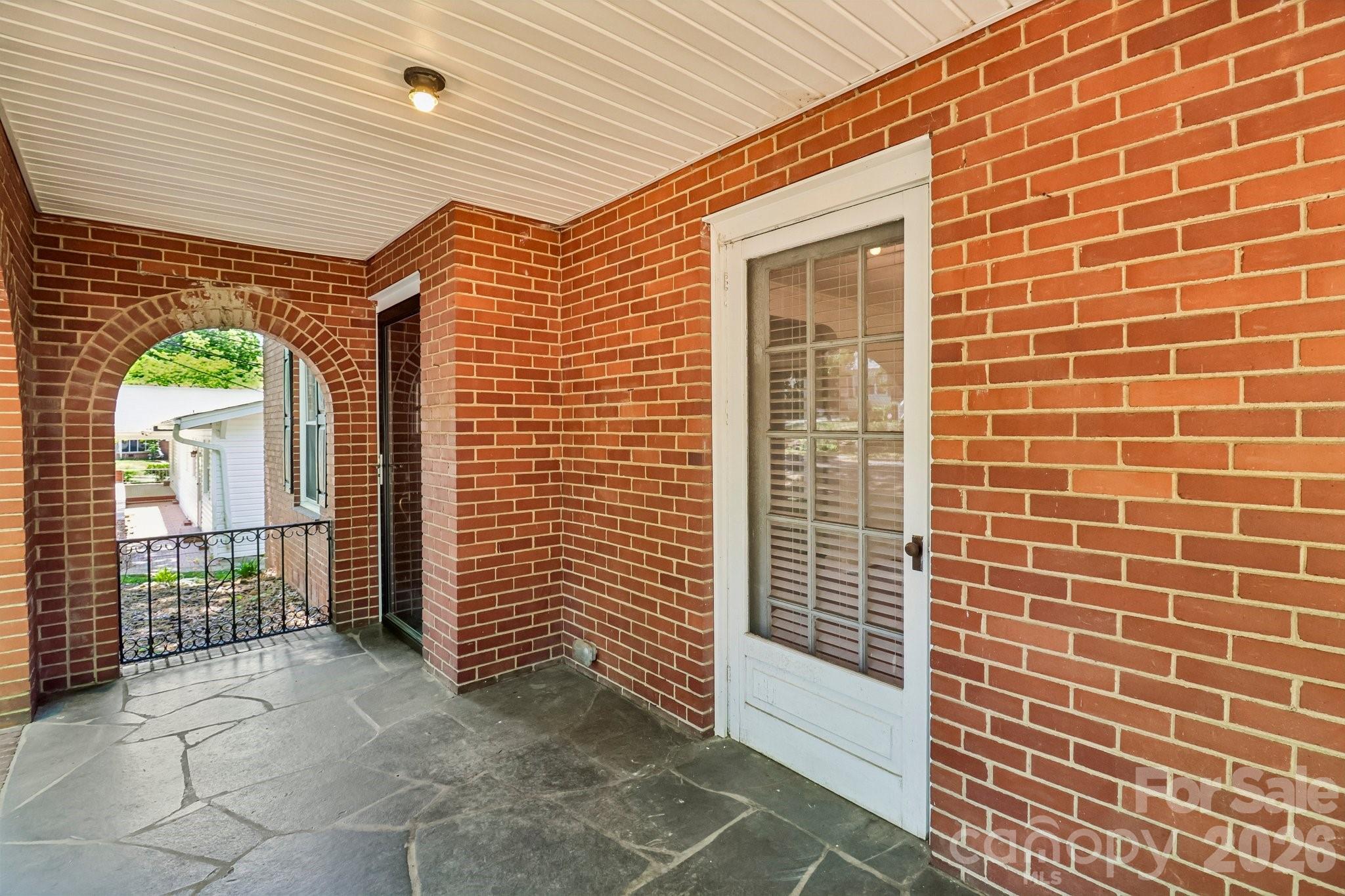 235 N 6th Street Property Photo 5