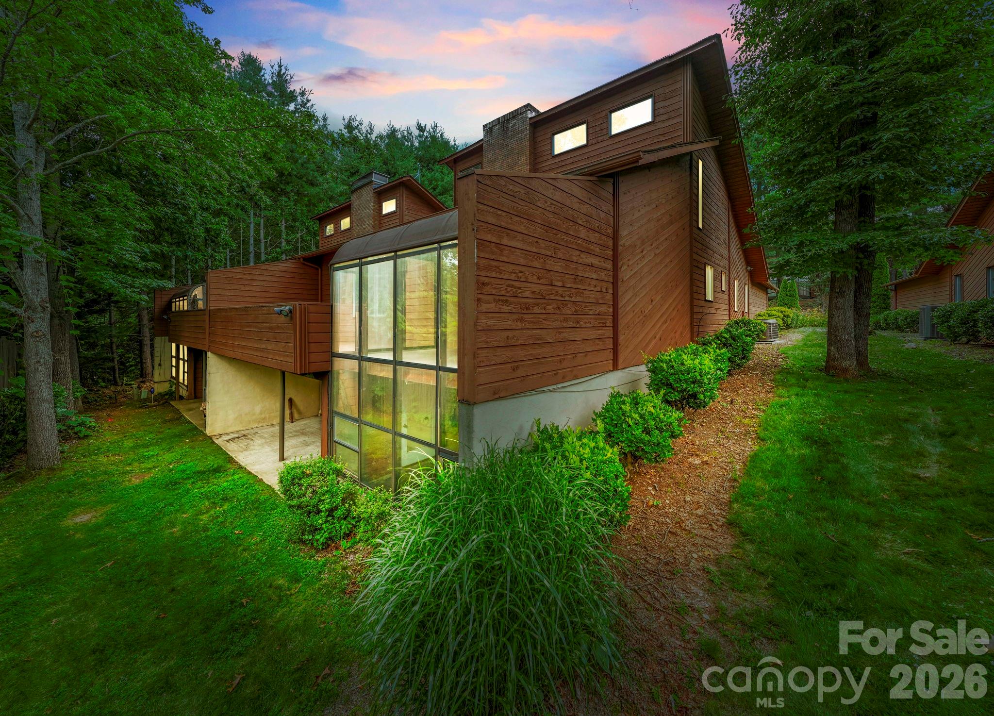 204 Woodfield Drive Property Photo 1