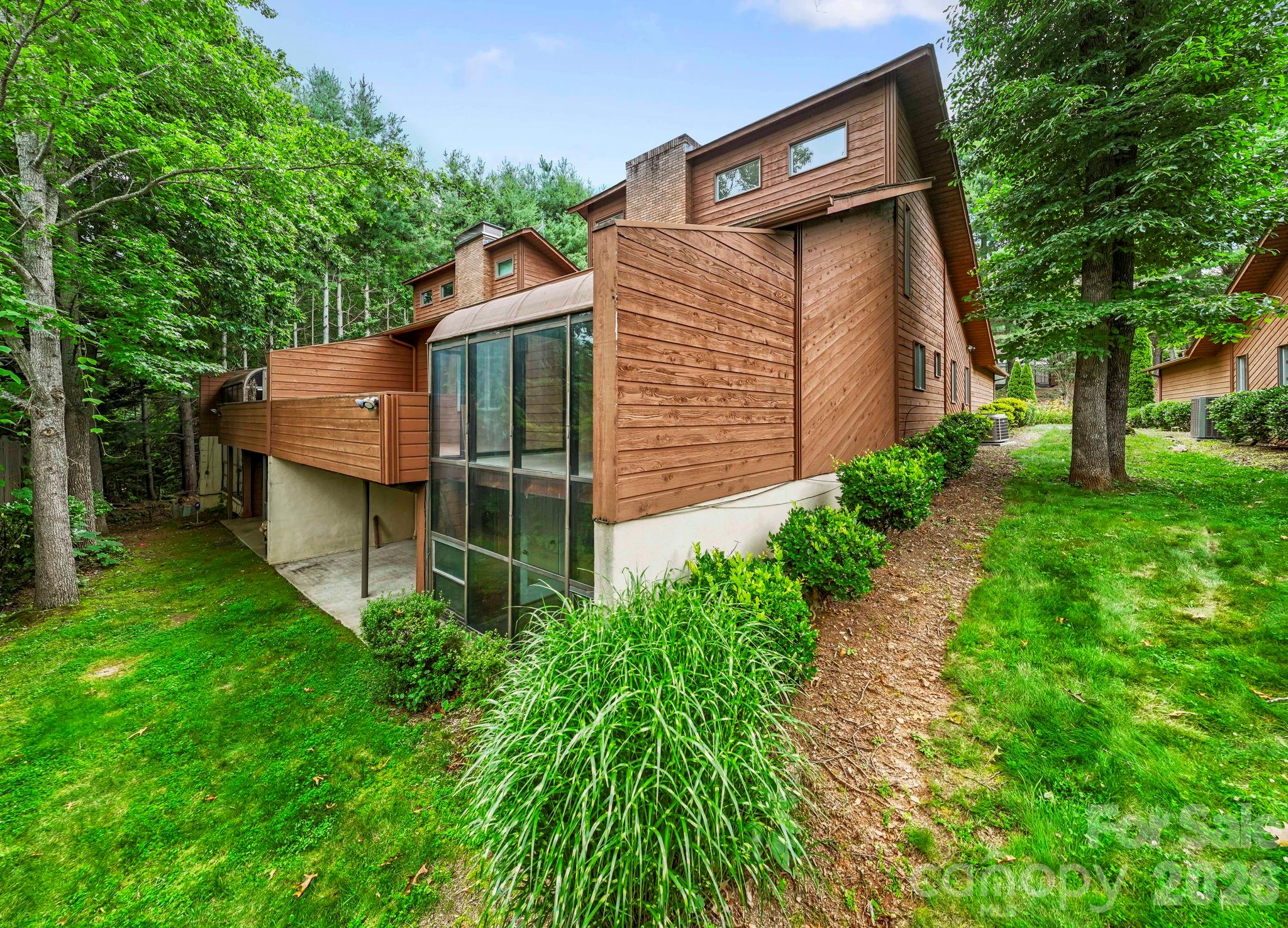 204 Woodfield Drive Property Photo 3